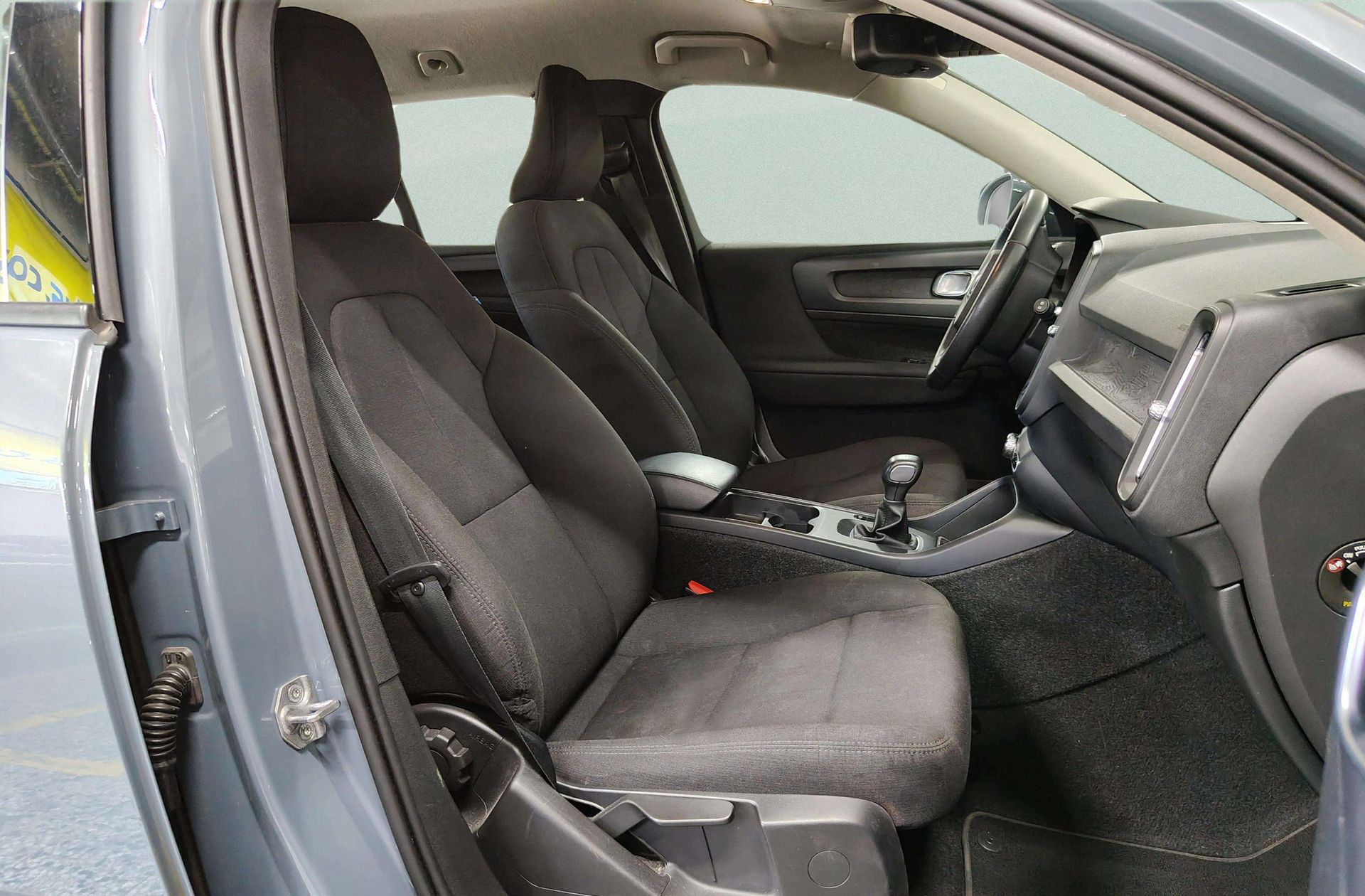 Volvo XC40 T2 Momentum Core - foto 19