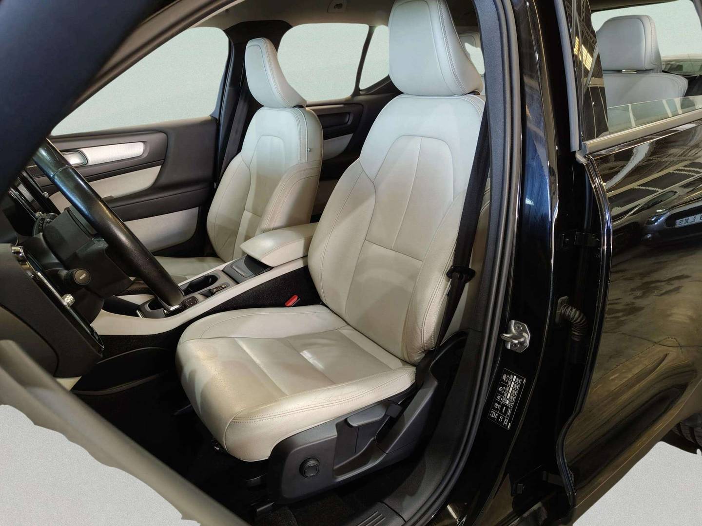 Foto Volvo XC40 Volvo XC40 D3 Momentum Auto 110 kW (150 CV)