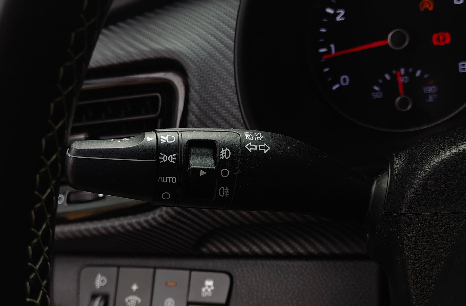 Kia Stonic 1.0 T-GDi MHEV iMT GT Line - foto 26