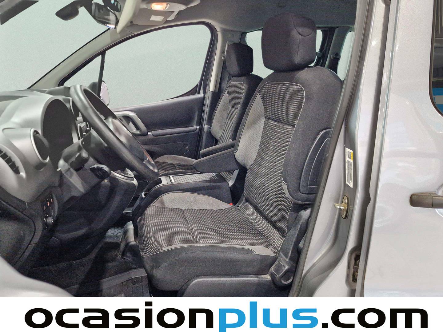 Foto asientos delanteros Peugeot Partner Peugeot Partner Tepee BlueHDi 100 Outdoor (100 CV)
