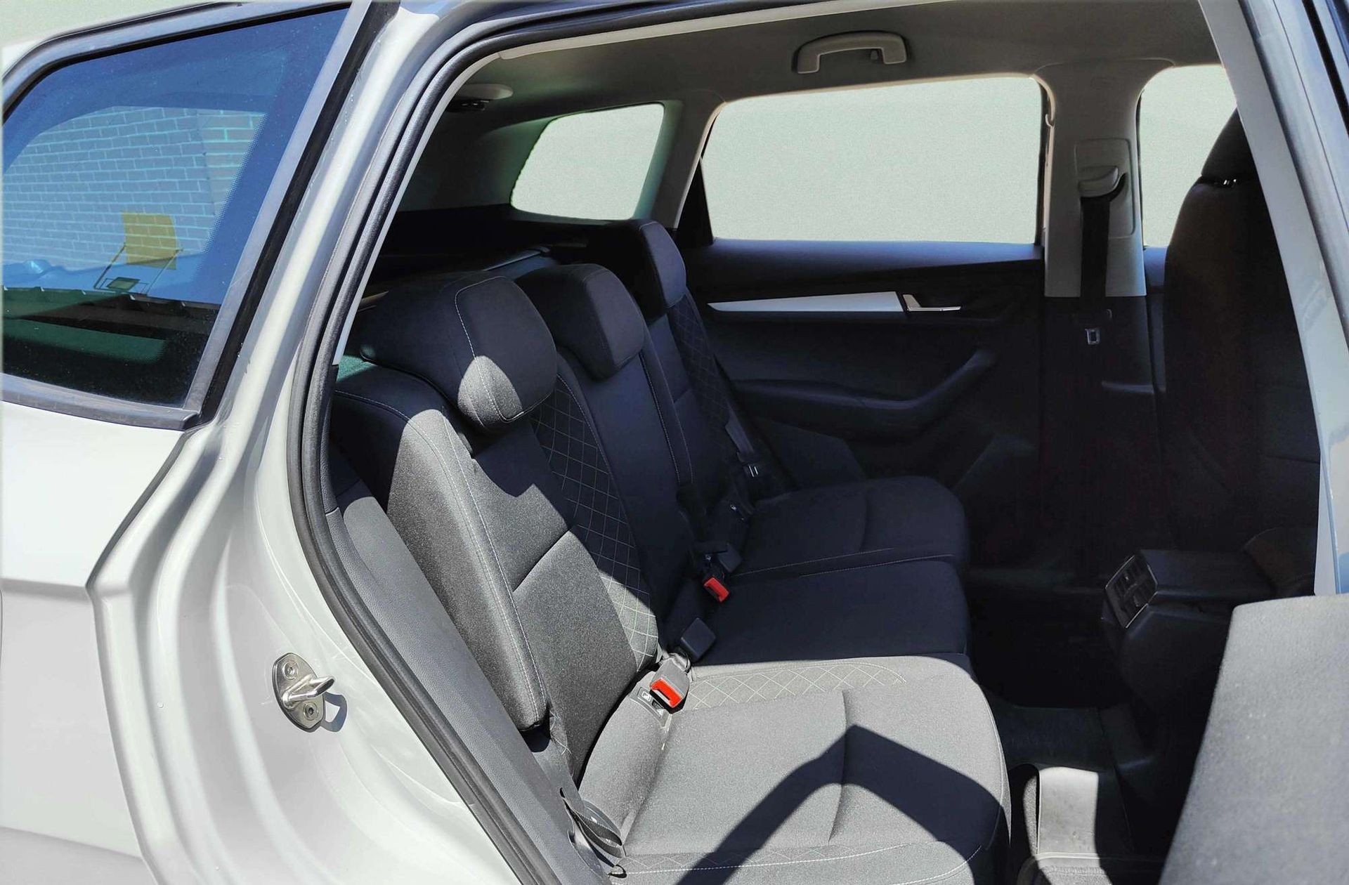 Škoda Karoq 1.6 TDI Ambition - foto 17