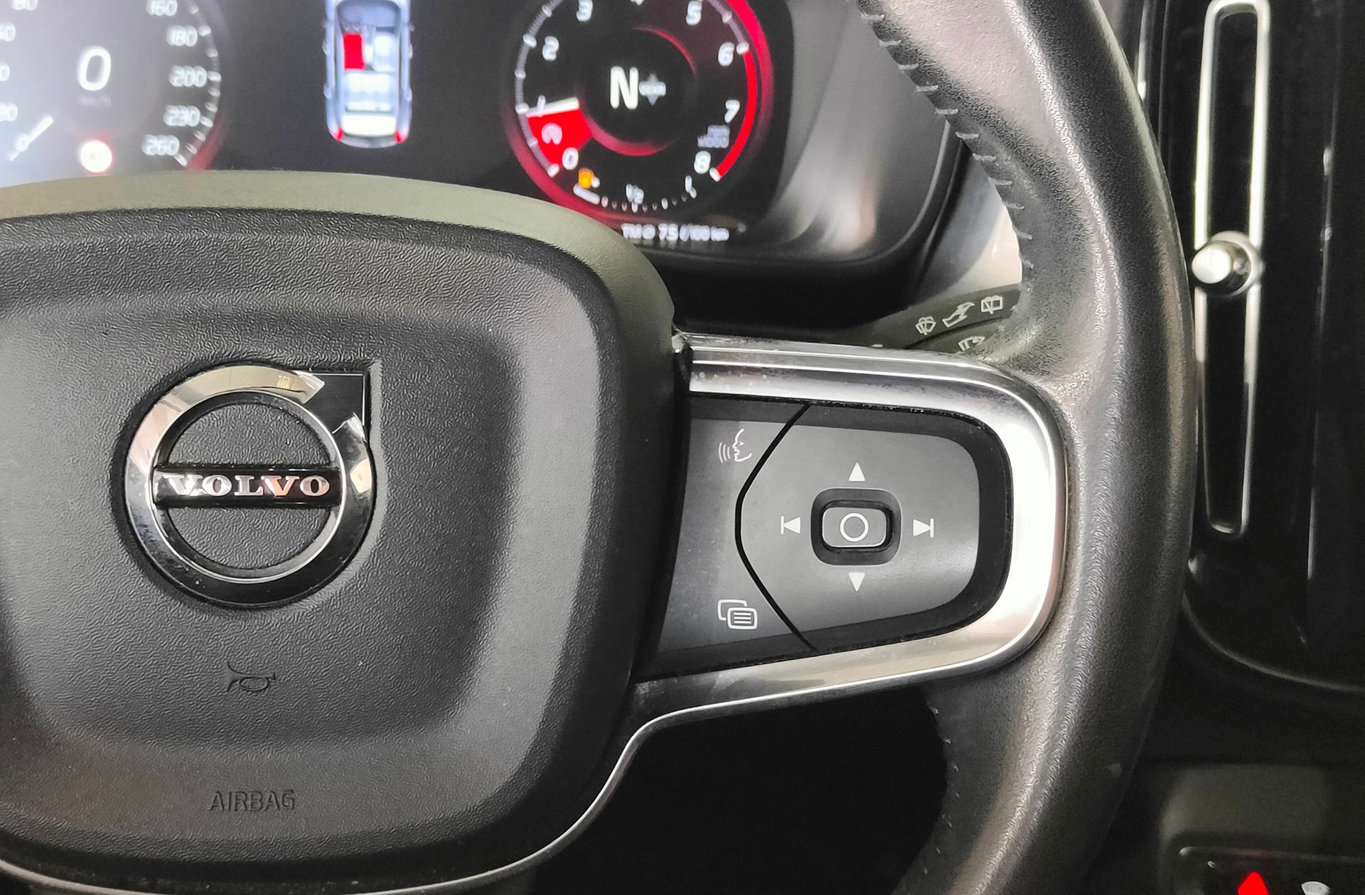 Volvo XC40 T3 Business Plus - foto 27