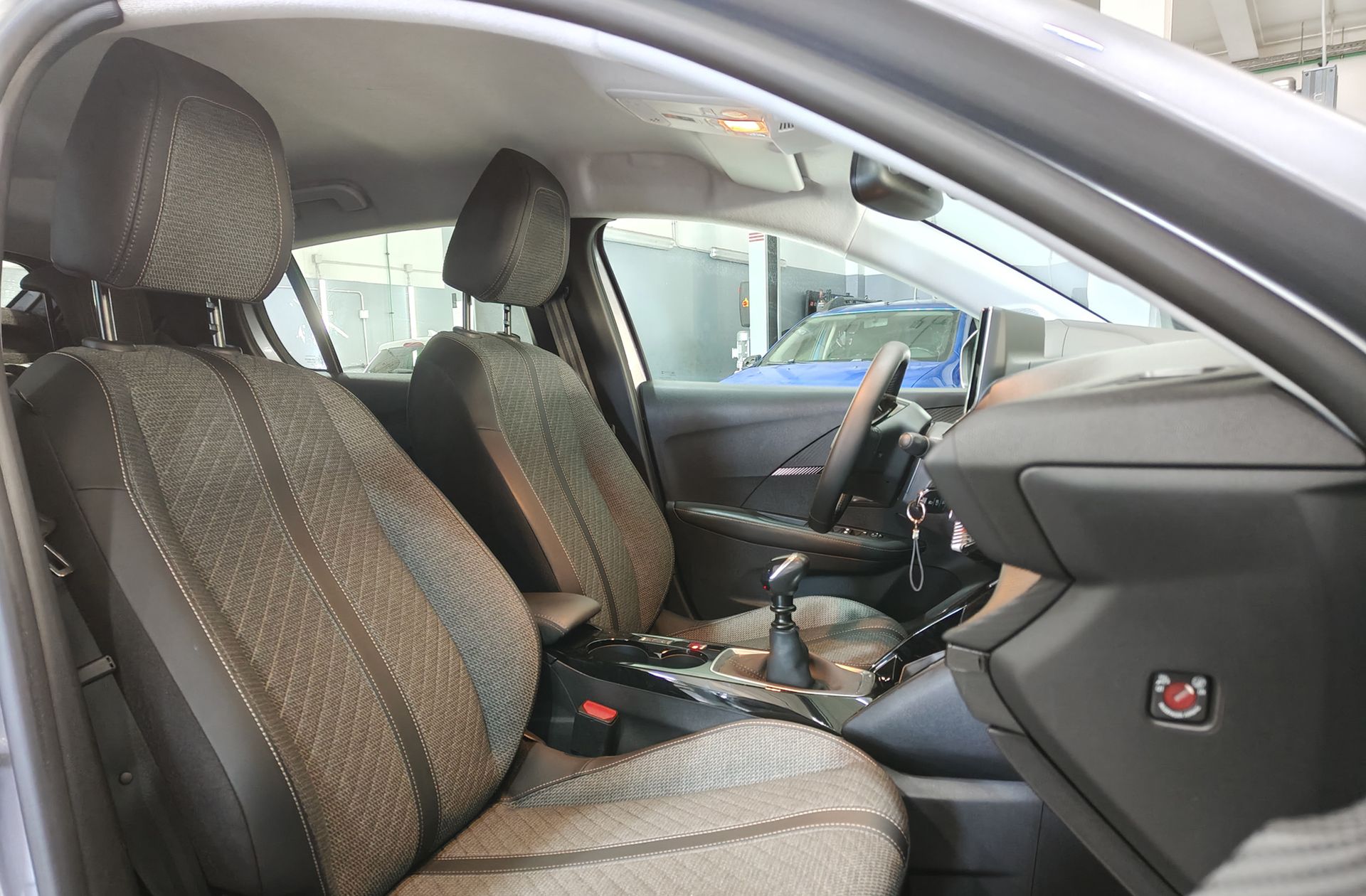Peugeot 208 PureTech 100 Allure - foto 19