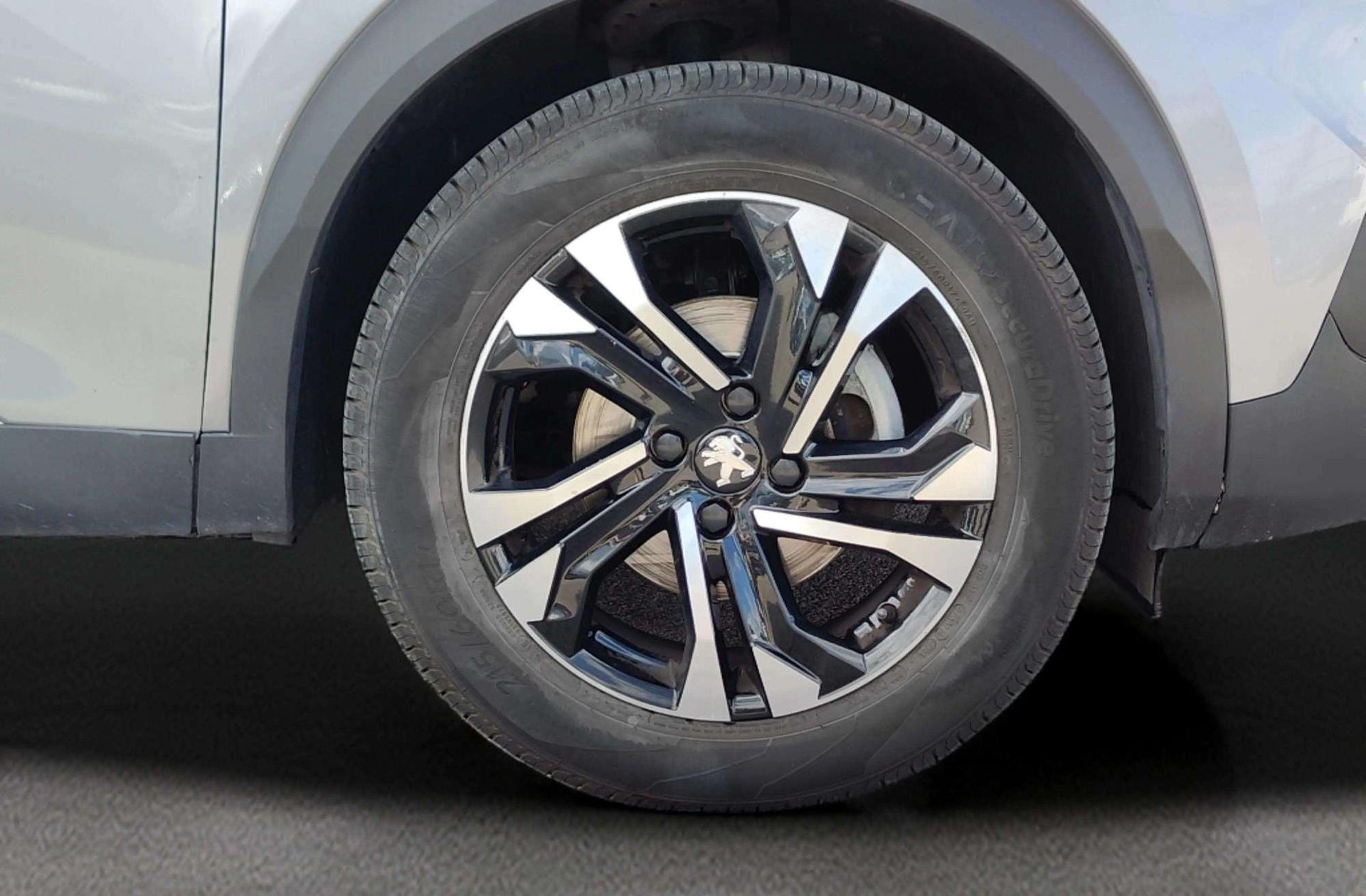 Peugeot 2008 PureTech 130 Allure EAT8 - foto 42