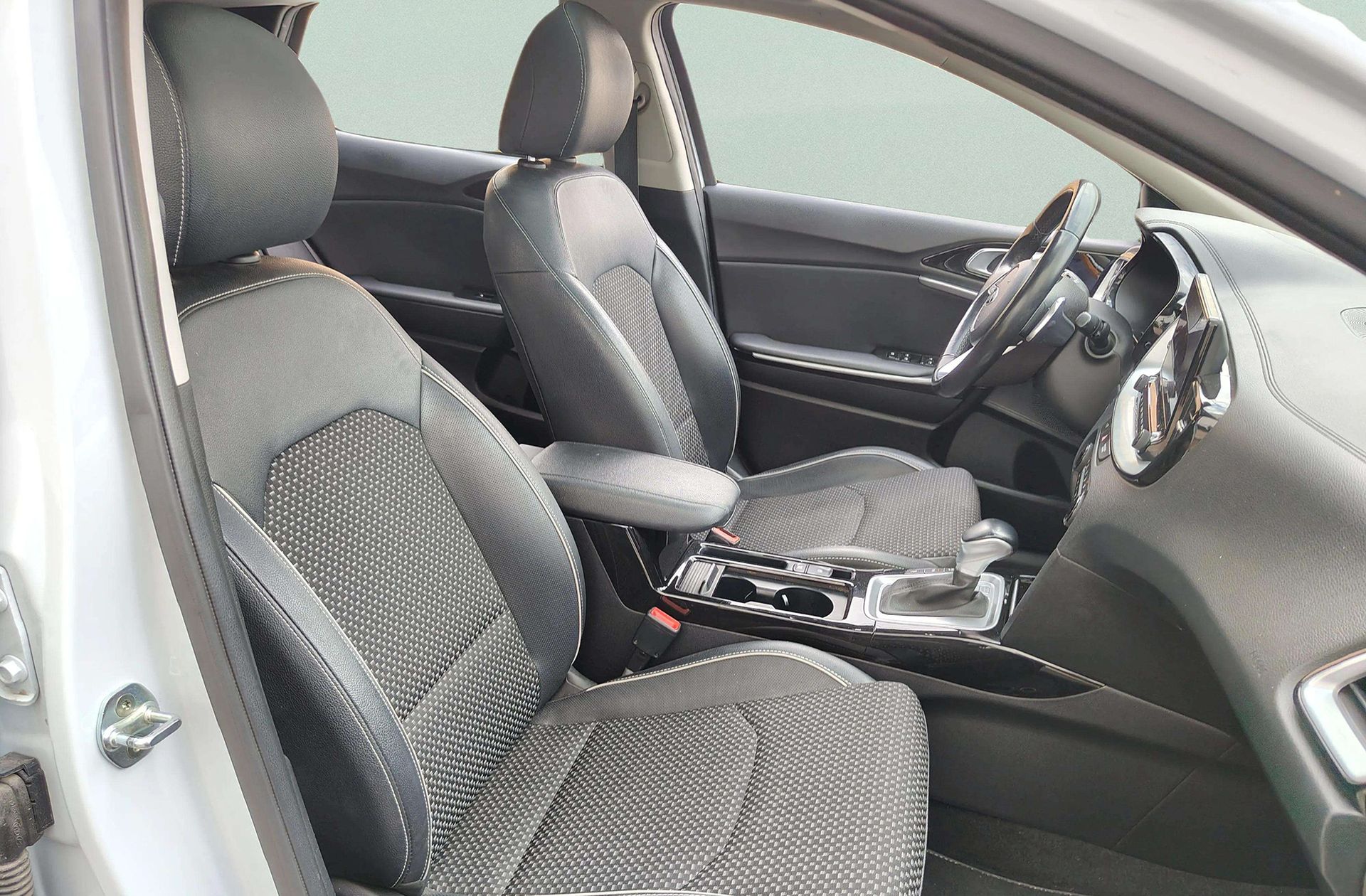 Kia XCeed 1.6 MHEV Emotion DCT - foto 20