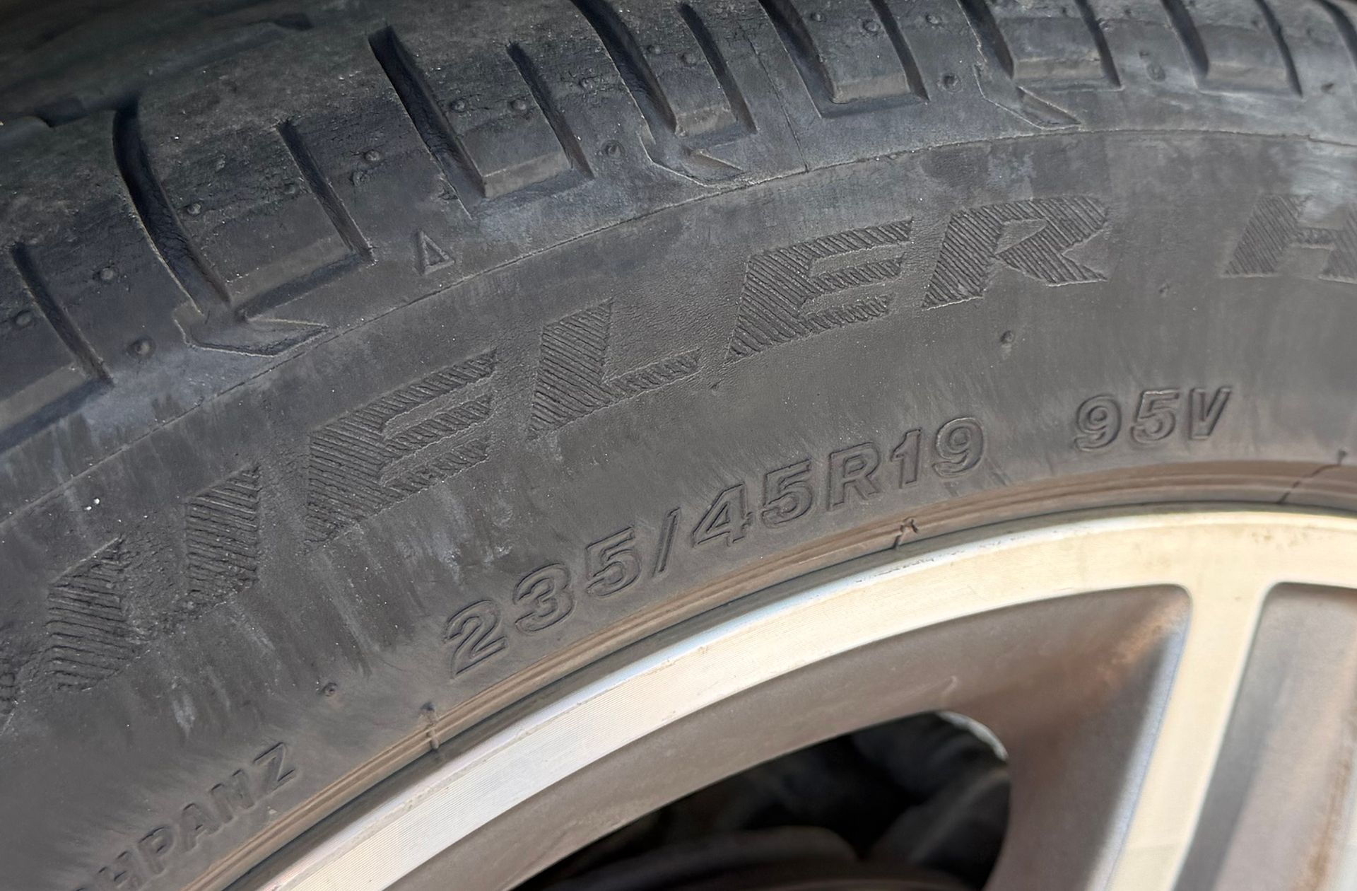 Mercedes-Benz GLA 180 Pack AMG - foto 36