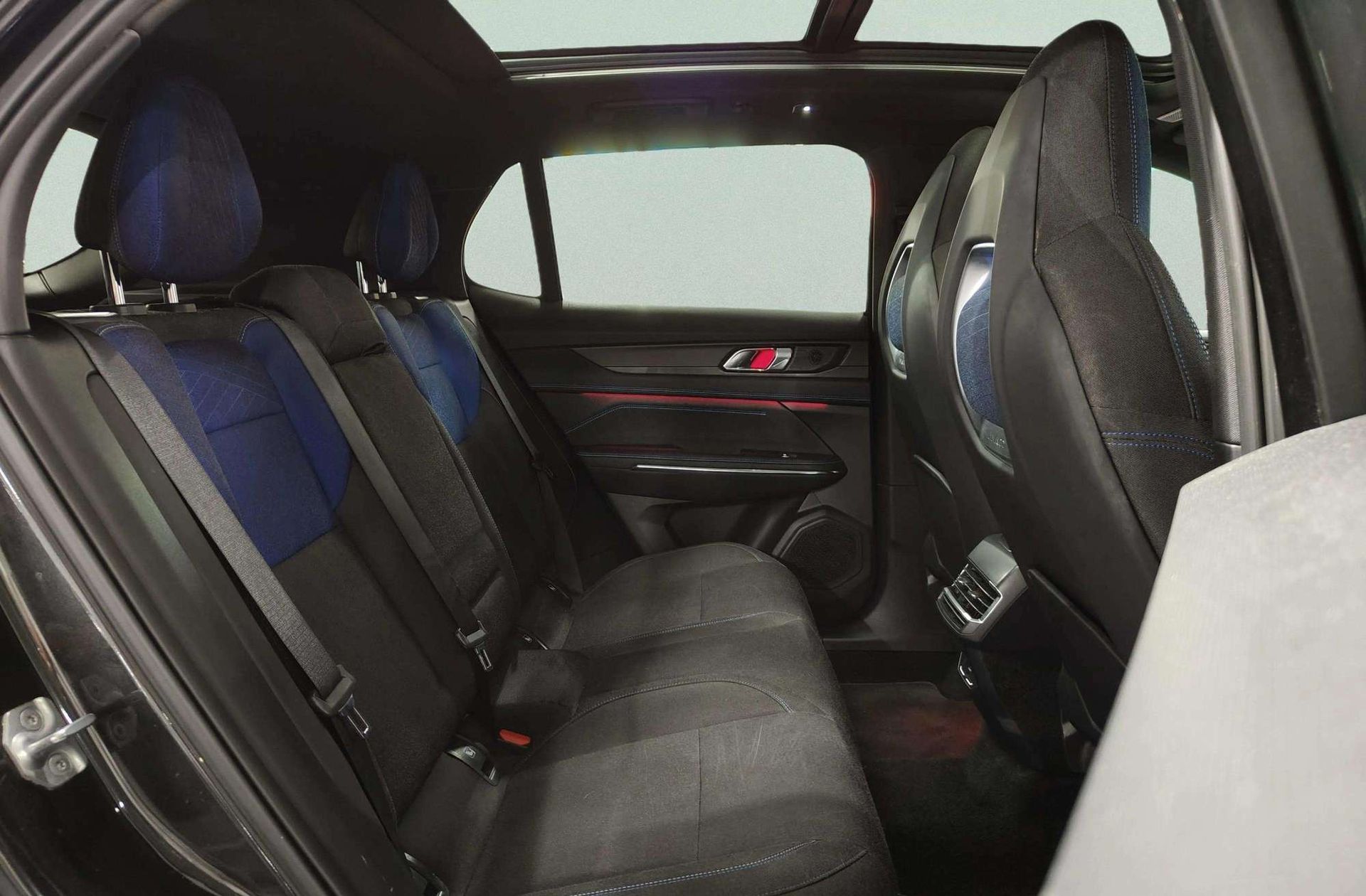 Lynk & Co 01 1.5 PHEV - foto 23