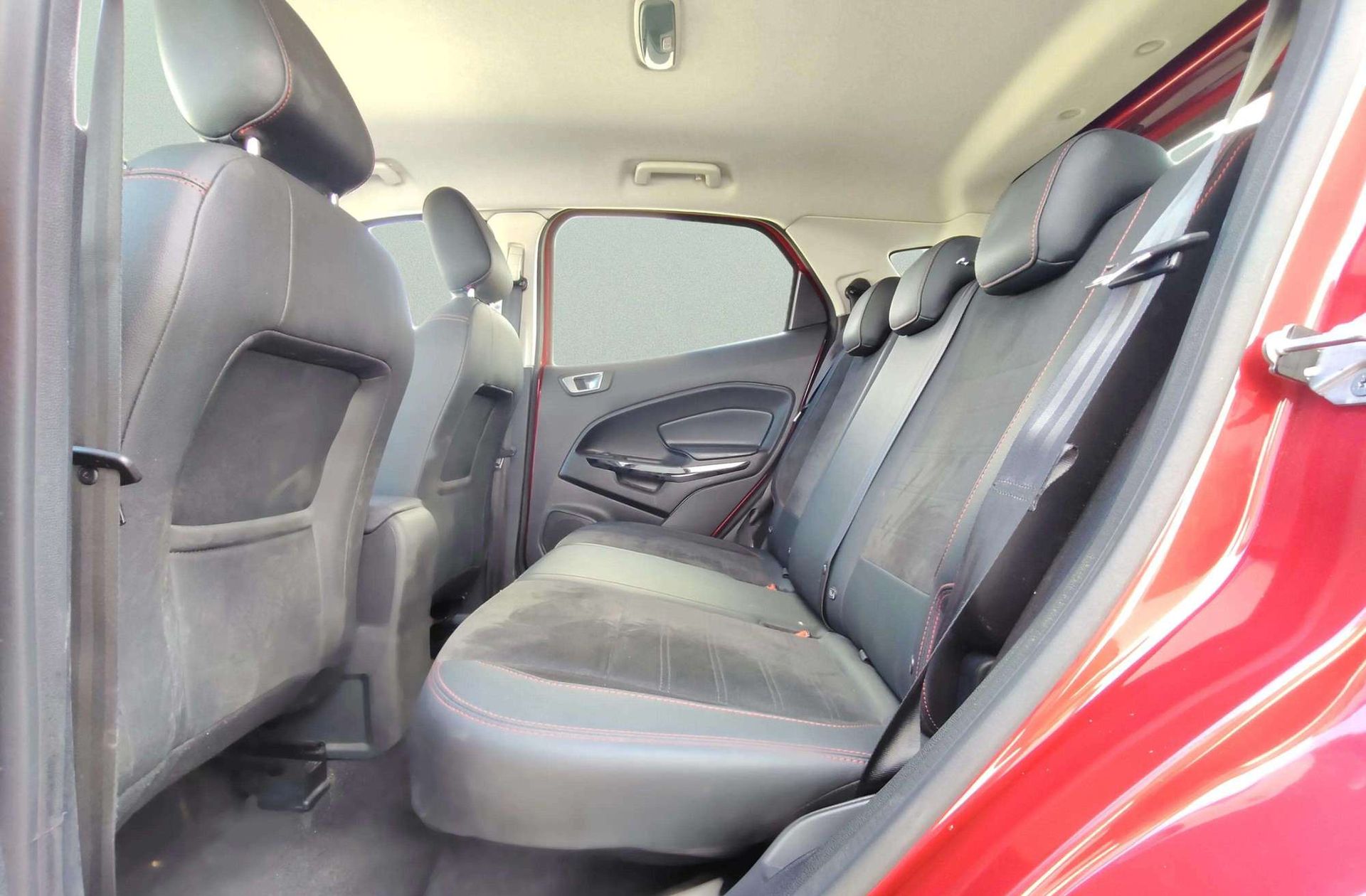 Ford EcoSport 1.0T EcoBoost ST Line - foto 12