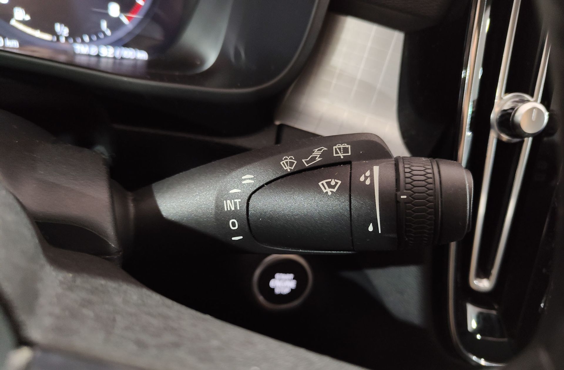 Volvo XC40 T2 Momentum Pro - foto 29