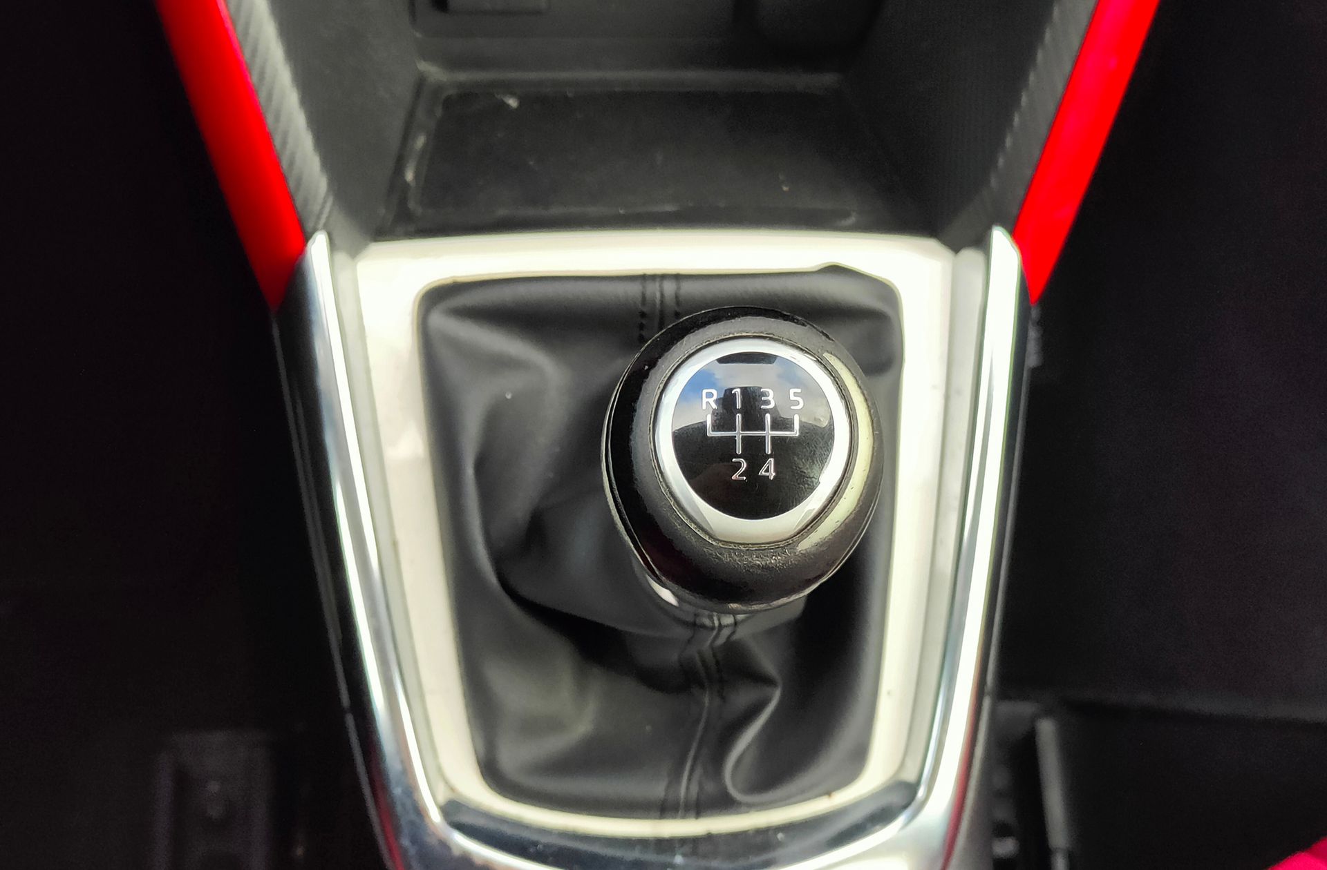 Mazda Mazda2 1.5 GE Style+ Confort Red - foto 5