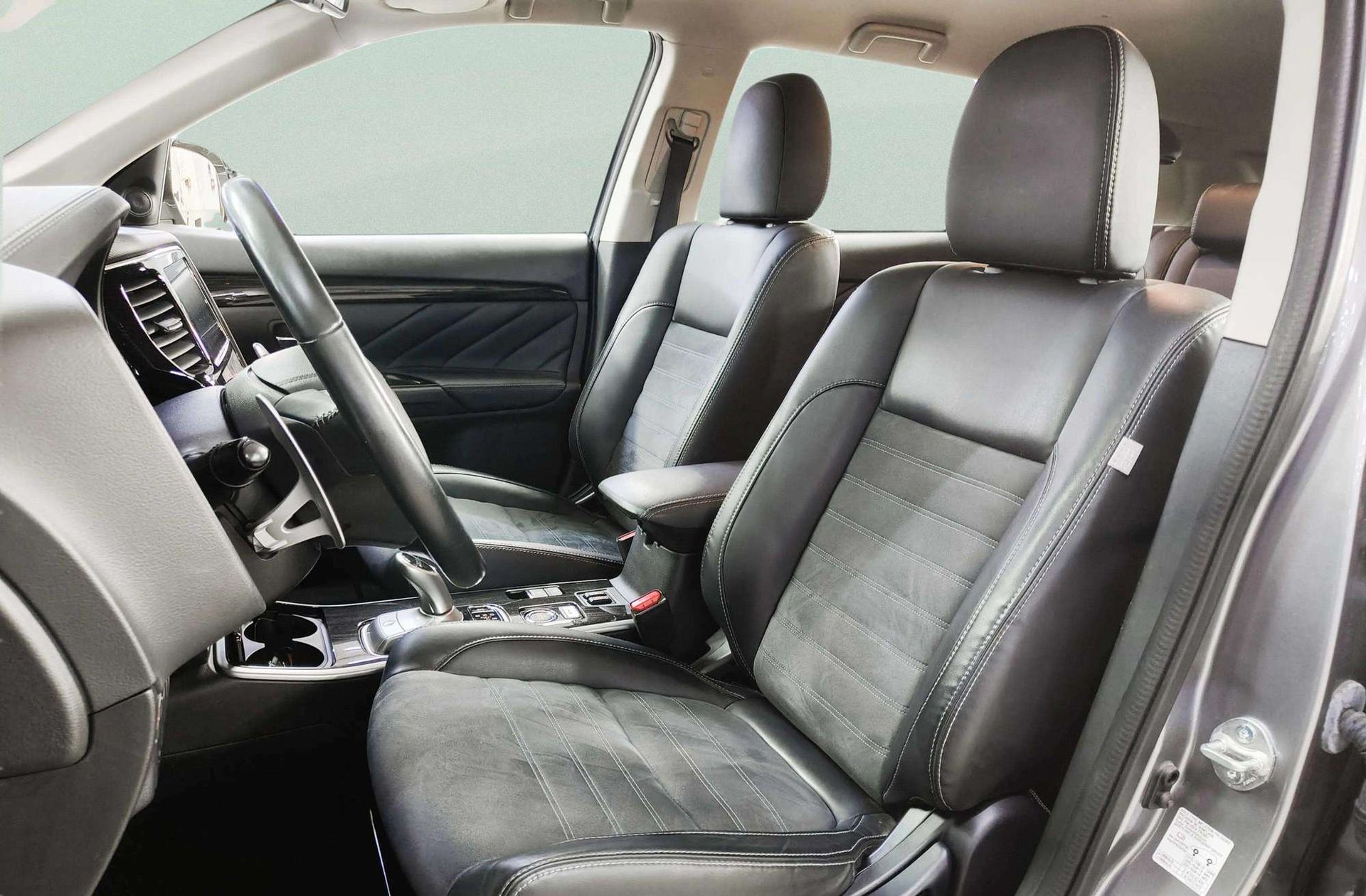 Mitsubishi Outlander 2.0 PHEV Kaiteki 4WD - foto 13