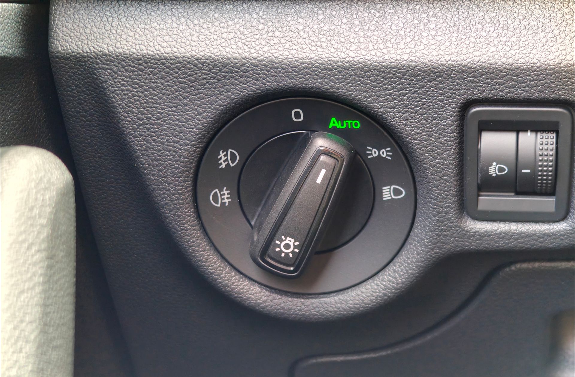 Škoda Kamiq 1.0 TSI Selection DSG - foto 23