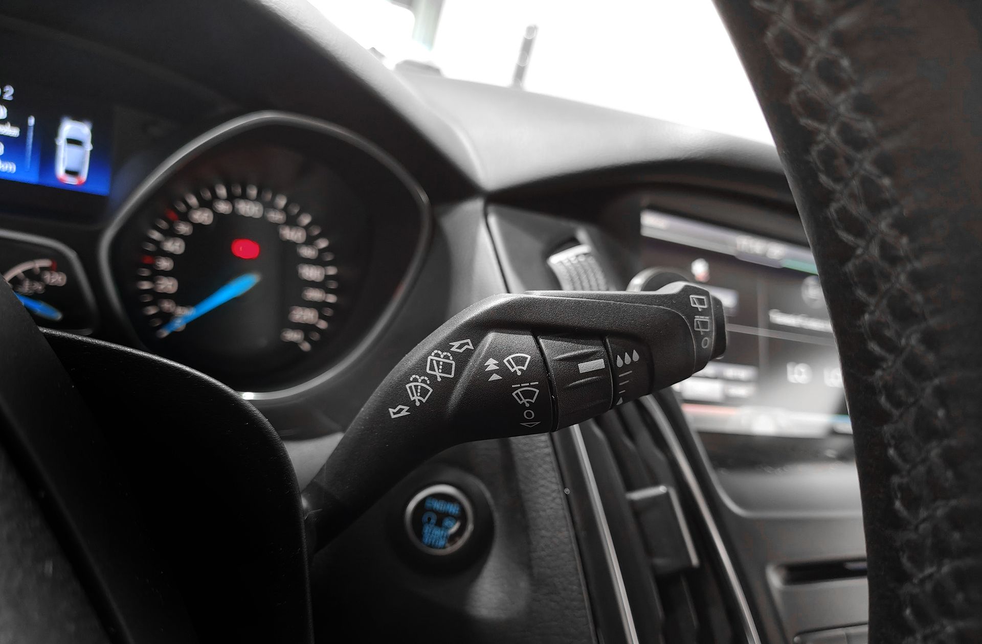 Ford Focus 1.0 EcoBoost Titanium - foto 33