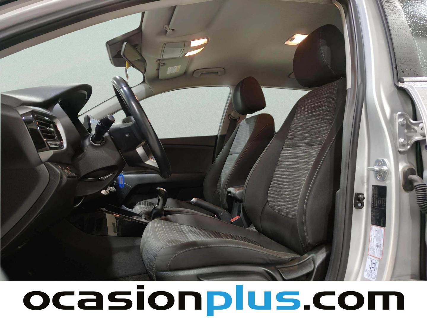 Foto asientos delanteros KIA Stonic KIA Stonic 1.0 T-GDi MHEV Drive iMT (100 CV)