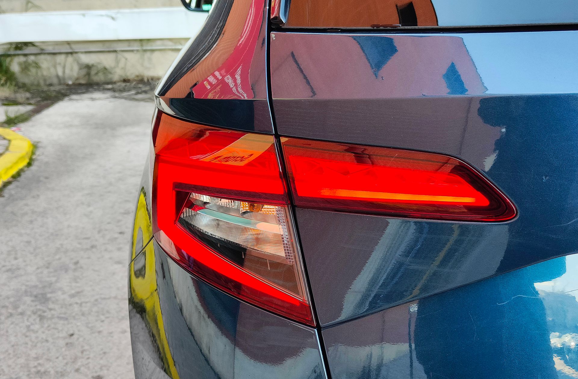 Škoda Karoq 1.0 TSI Ambition - foto 15