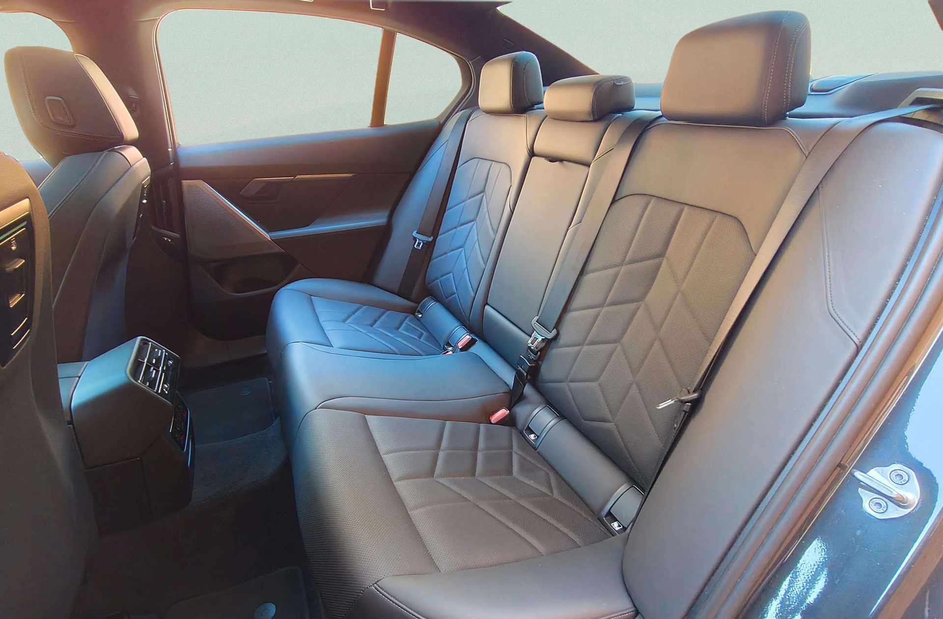 BMW i5 eDrive40 Pack M - foto 18