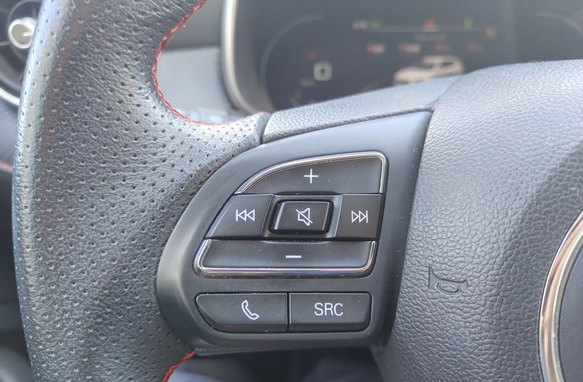 MG ZS 1.0T Luxury - foto 24