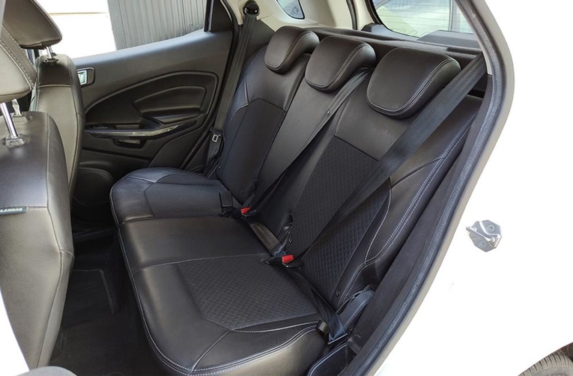 Ford EcoSport 1.5 TDCi Titanium - foto 10