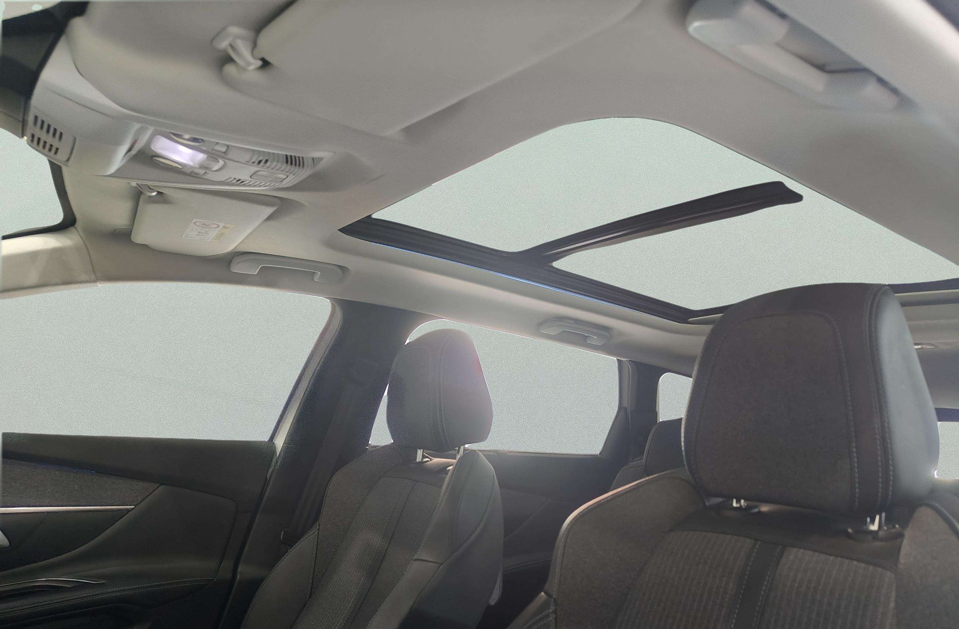 Peugeot 5008 BlueHDi 130 Allure Pack EAT8 7 plazas - foto 8