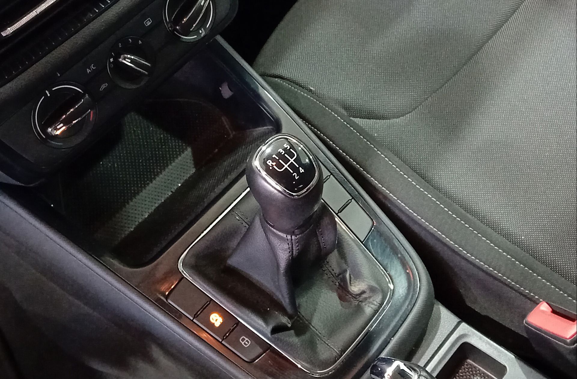 Škoda Fabia 1.0 TSI Ambition - foto 5