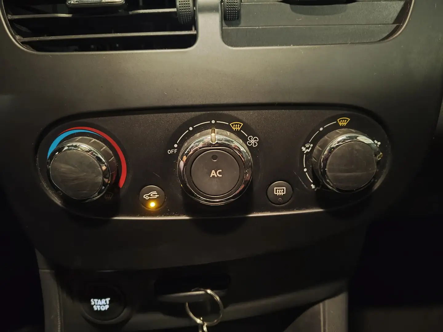 Foto Renault Clio Renault Clio 1.2 Authentique (75 CV)