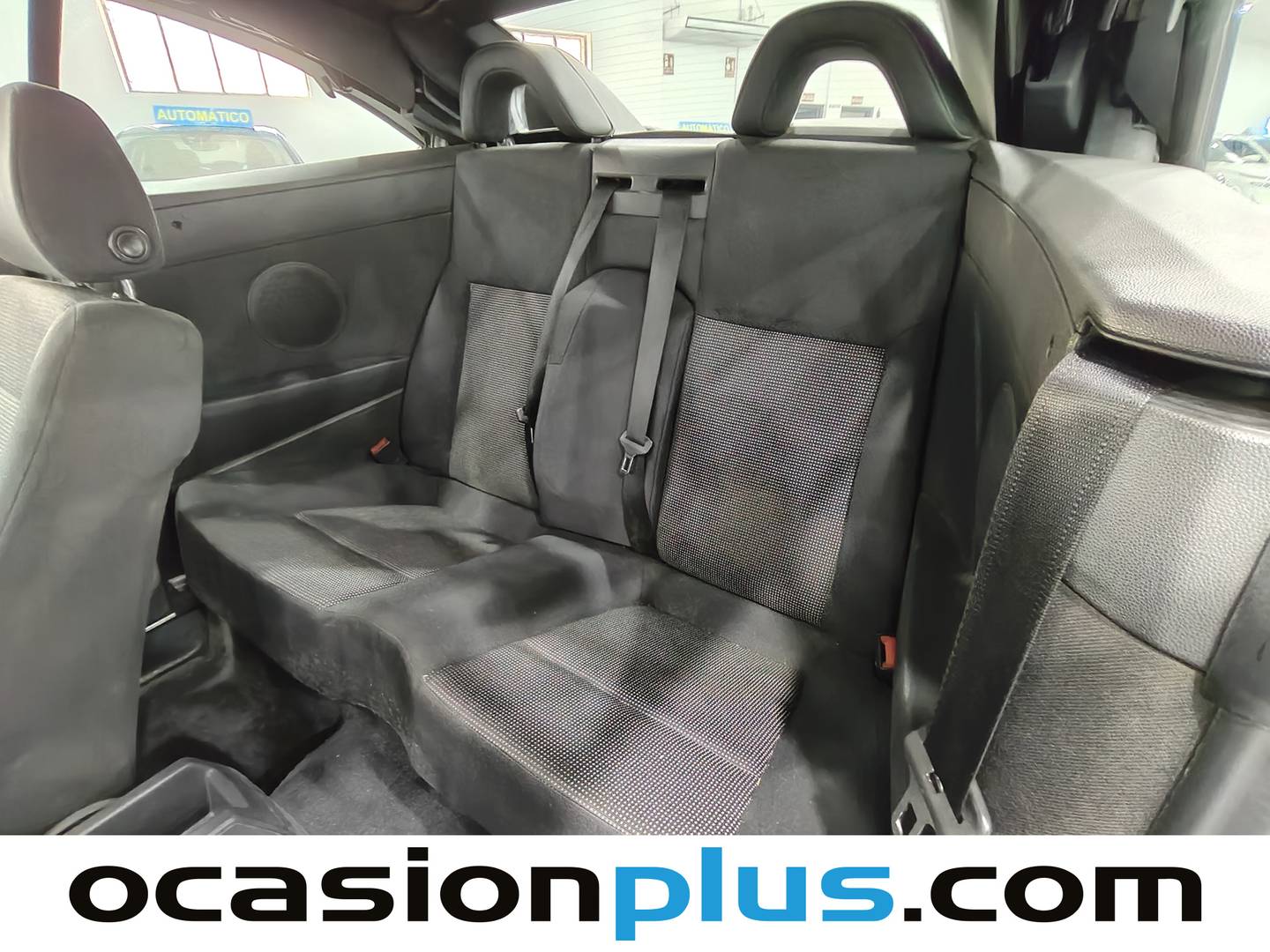 Foto asientos traseros Opel Astra Opel Astra 1.9 CDTI Twin Top Enjoy (150 CV)