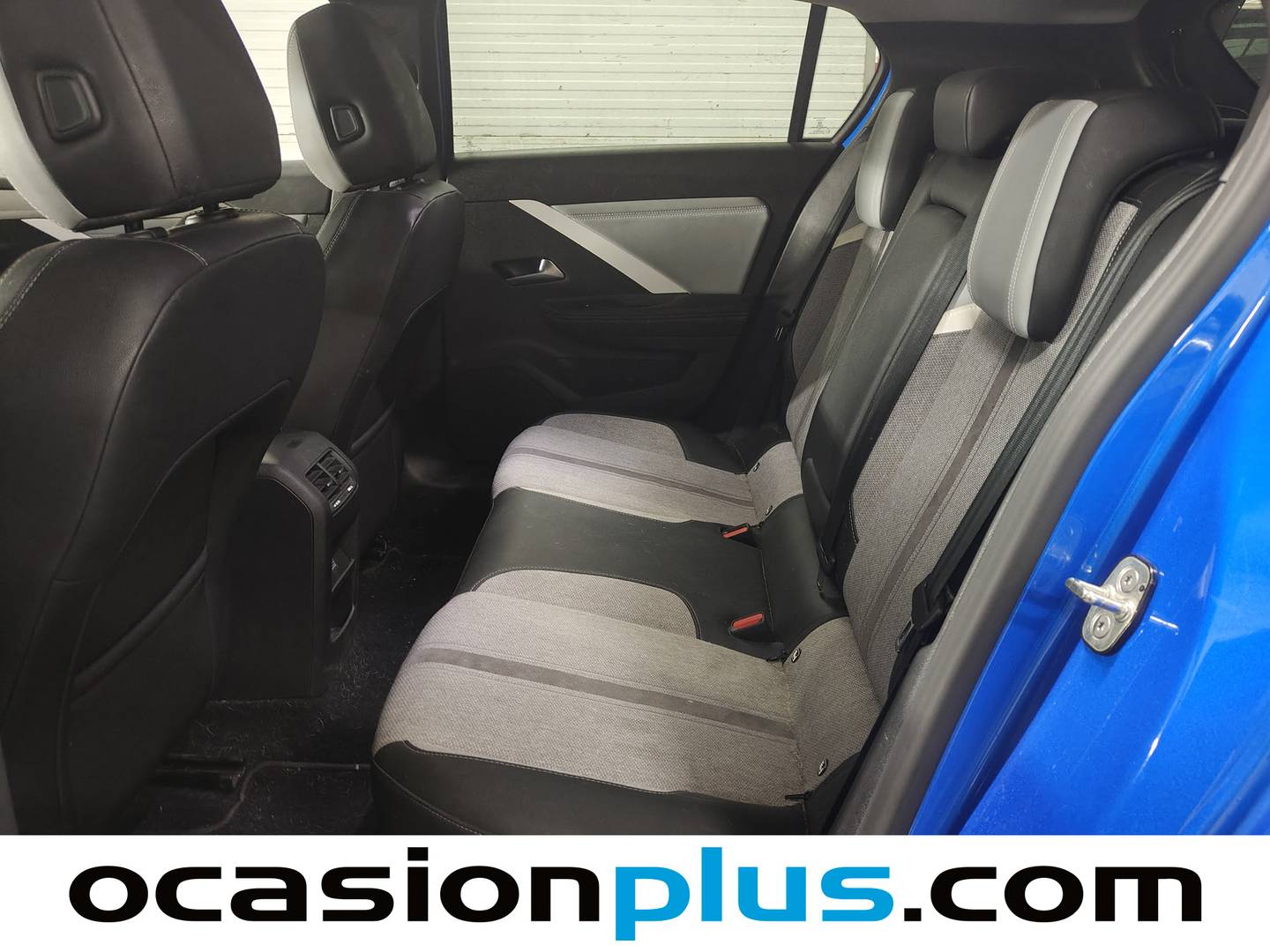 Foto asientos traseros Opel Astra Opel Astra 1.2 Turbo XHT Elegance (130 CV)