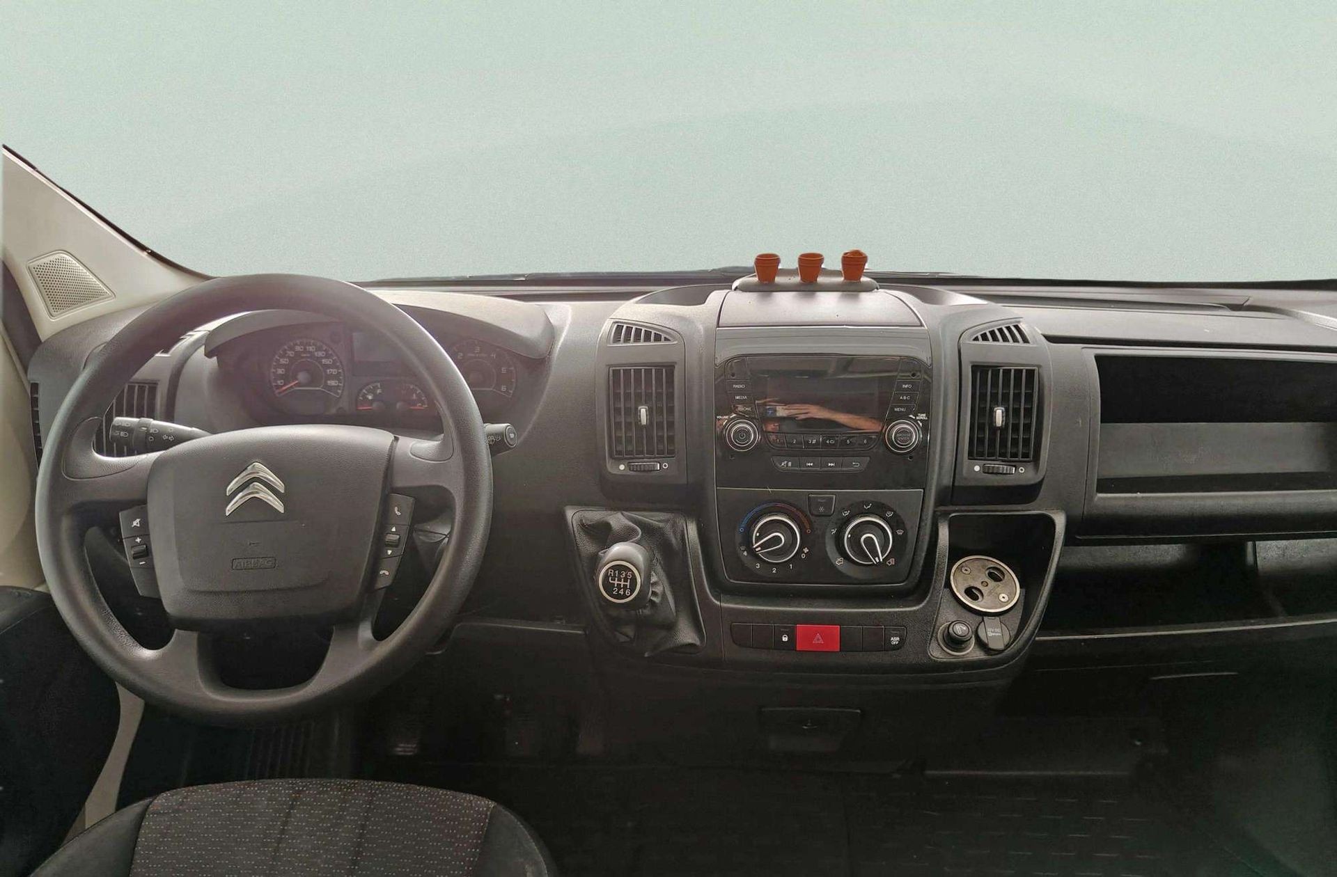 Citroën Jumper Furgon BlueHDi 110 30 L1H1 Semi-camperizada 3 plazas - foto 10