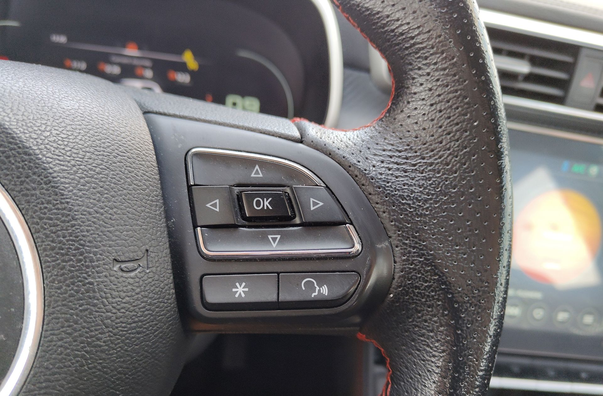 MG ZS 1.0T Luxury - foto 29