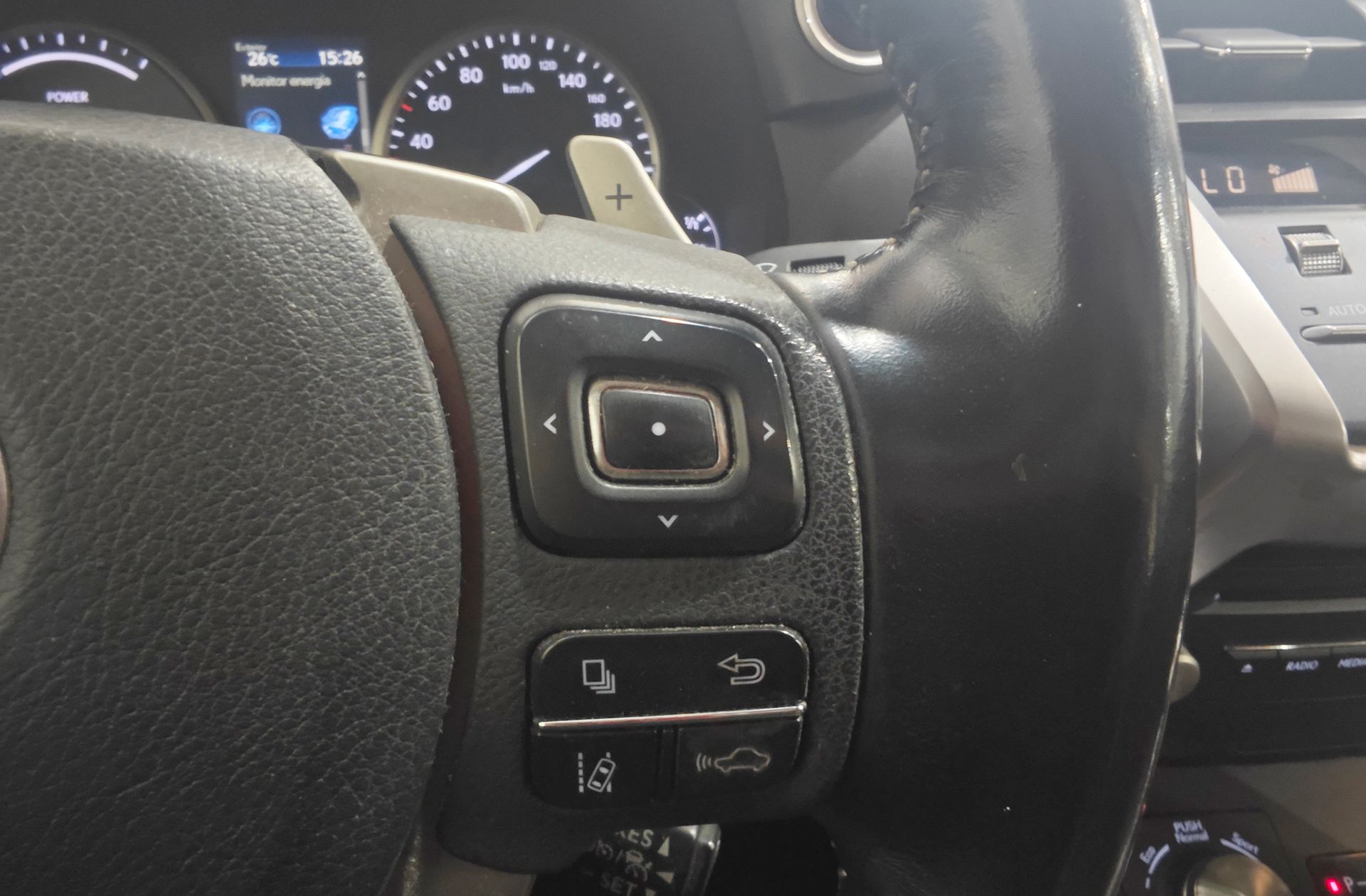 Lexus NX 300h Business 2WD - foto 24