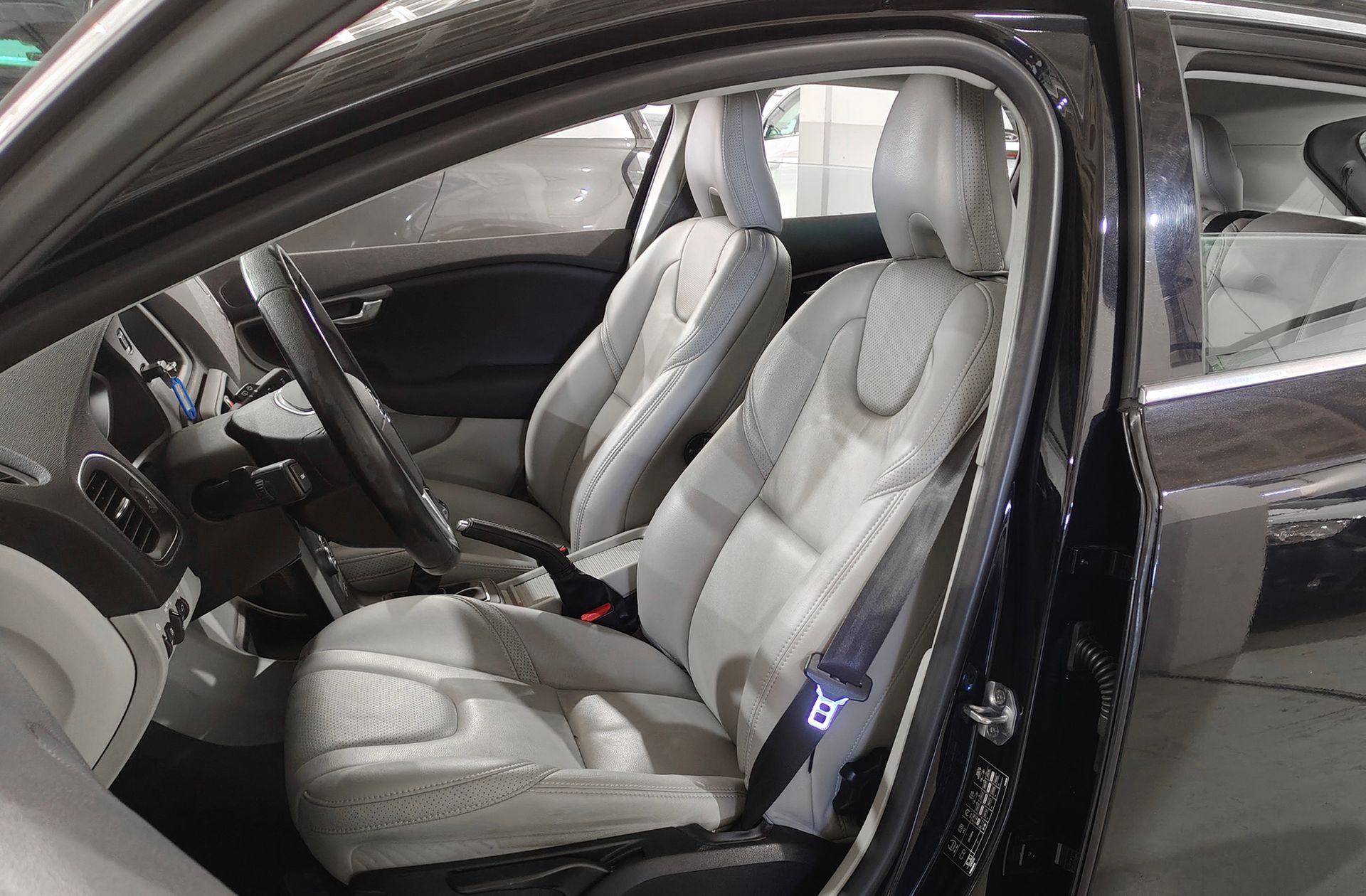 Volvo V40 D3 Momentum - foto 9
