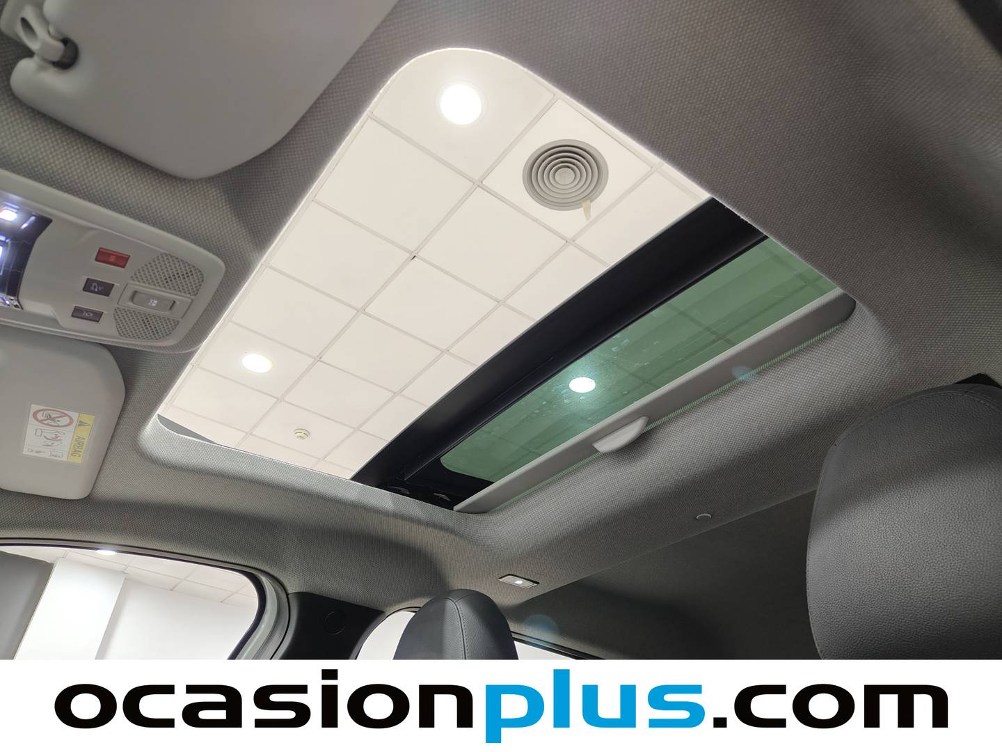 Extras y acabados del Jeep Avenger Jeep Avenger 1.2 eHybrid Summit (100 CV)