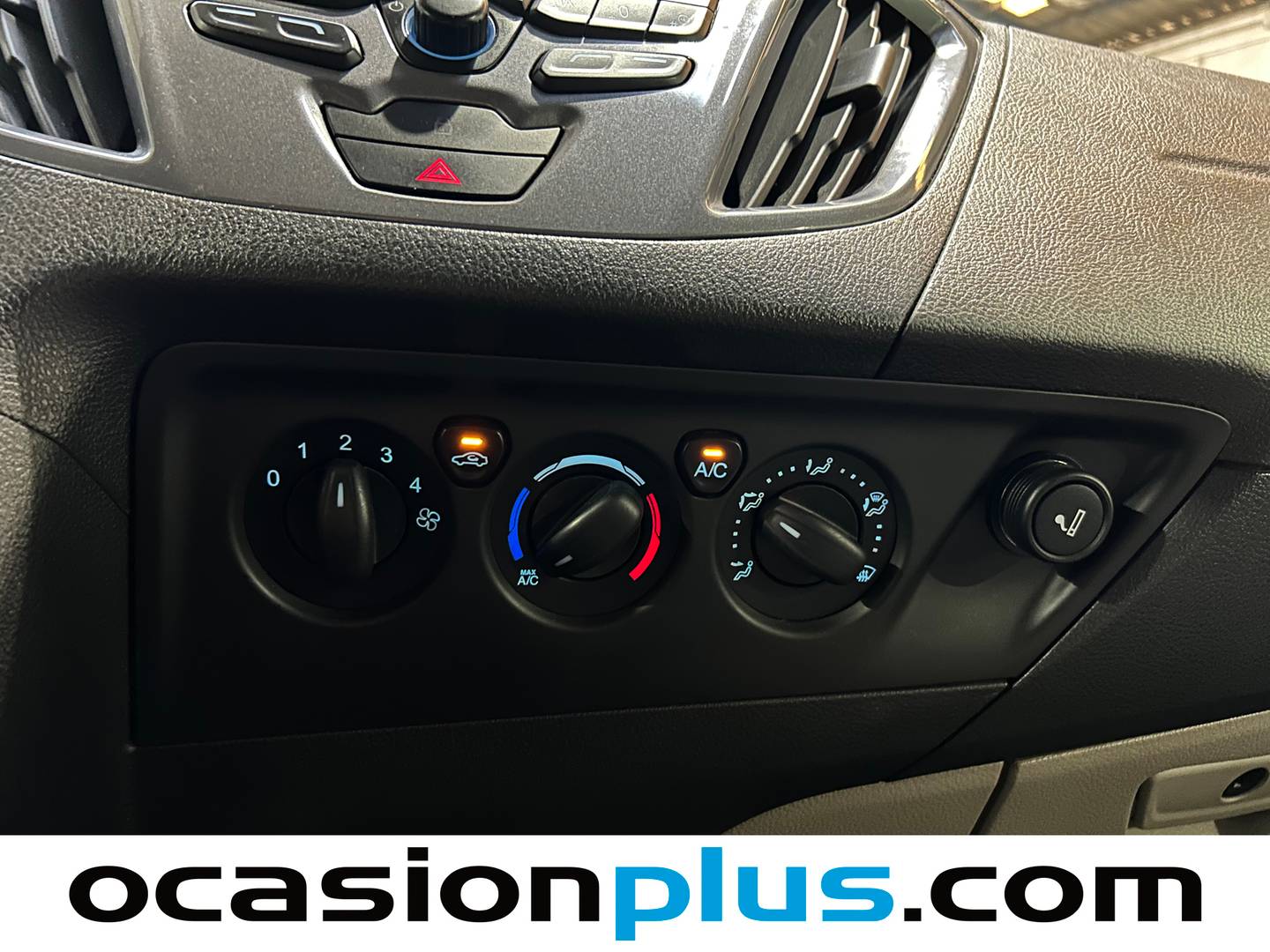 Foto Ford Tourneo Custom Ford Tourneo Custom 2.2 TDCI 300 L1 Titanium (125 CV)