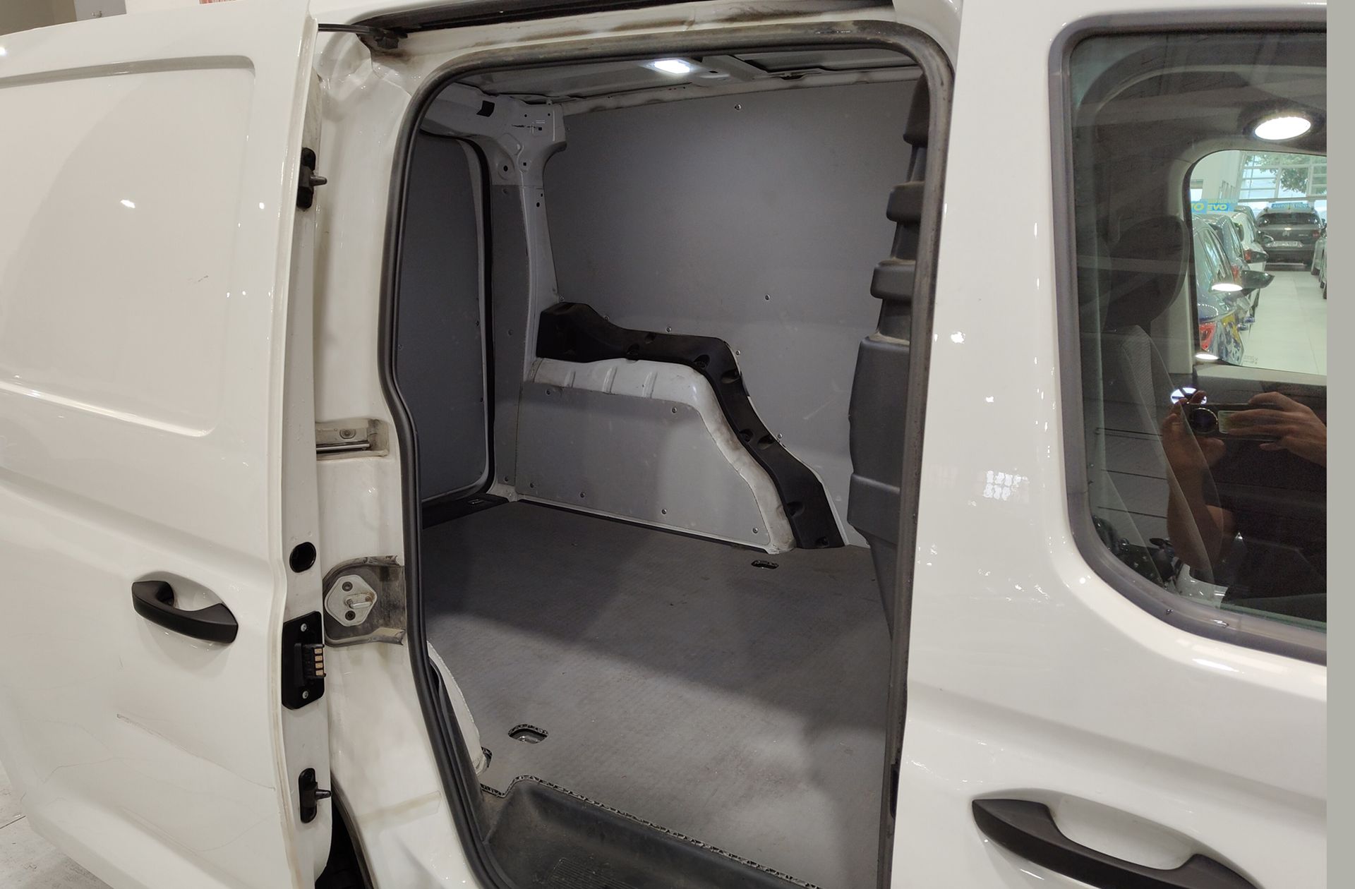 Volkswagen Caddy Cargo 2.0 TDI - foto 15