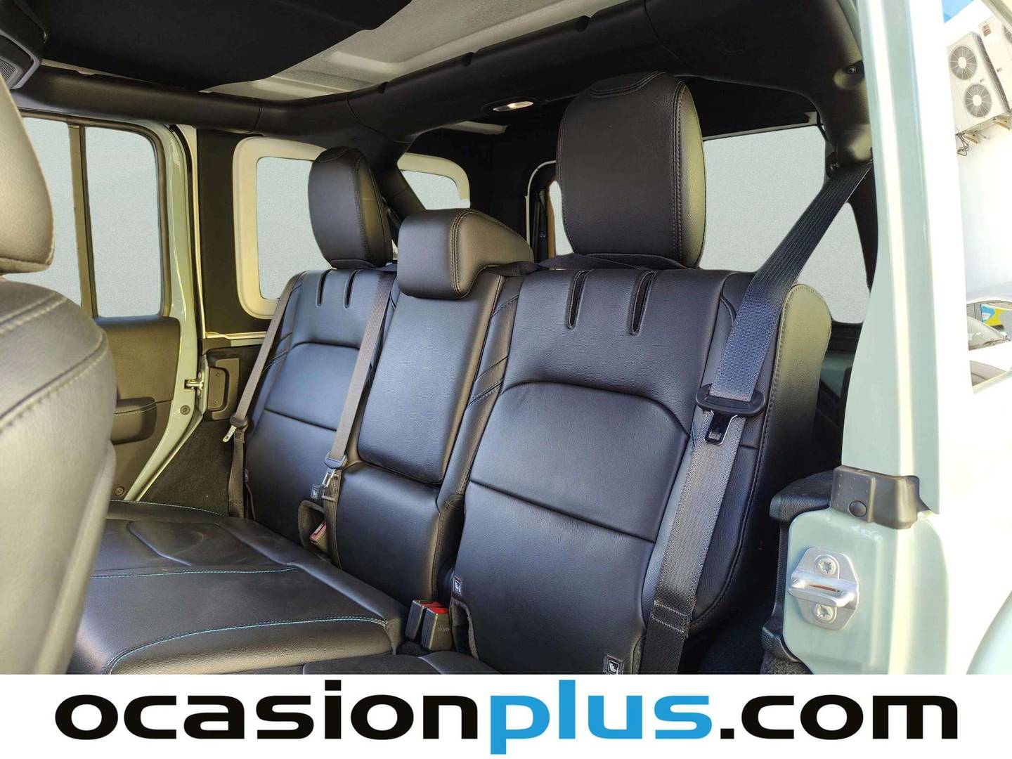 Foto asientos traseros Jeep Wrangler Jeep Wrangler 2.0 Rubicon 8ATX (381 CV)