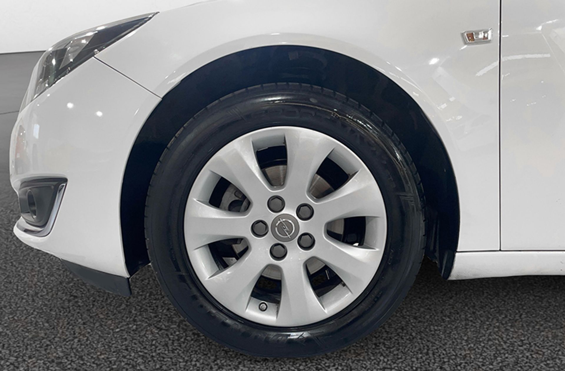 Opel Insignia 1.6 CDTI Selective - foto 31