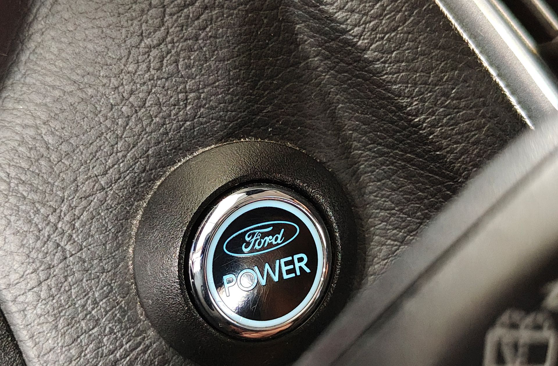Ford Focus 1.0 EcoBoost Titanium - foto 32