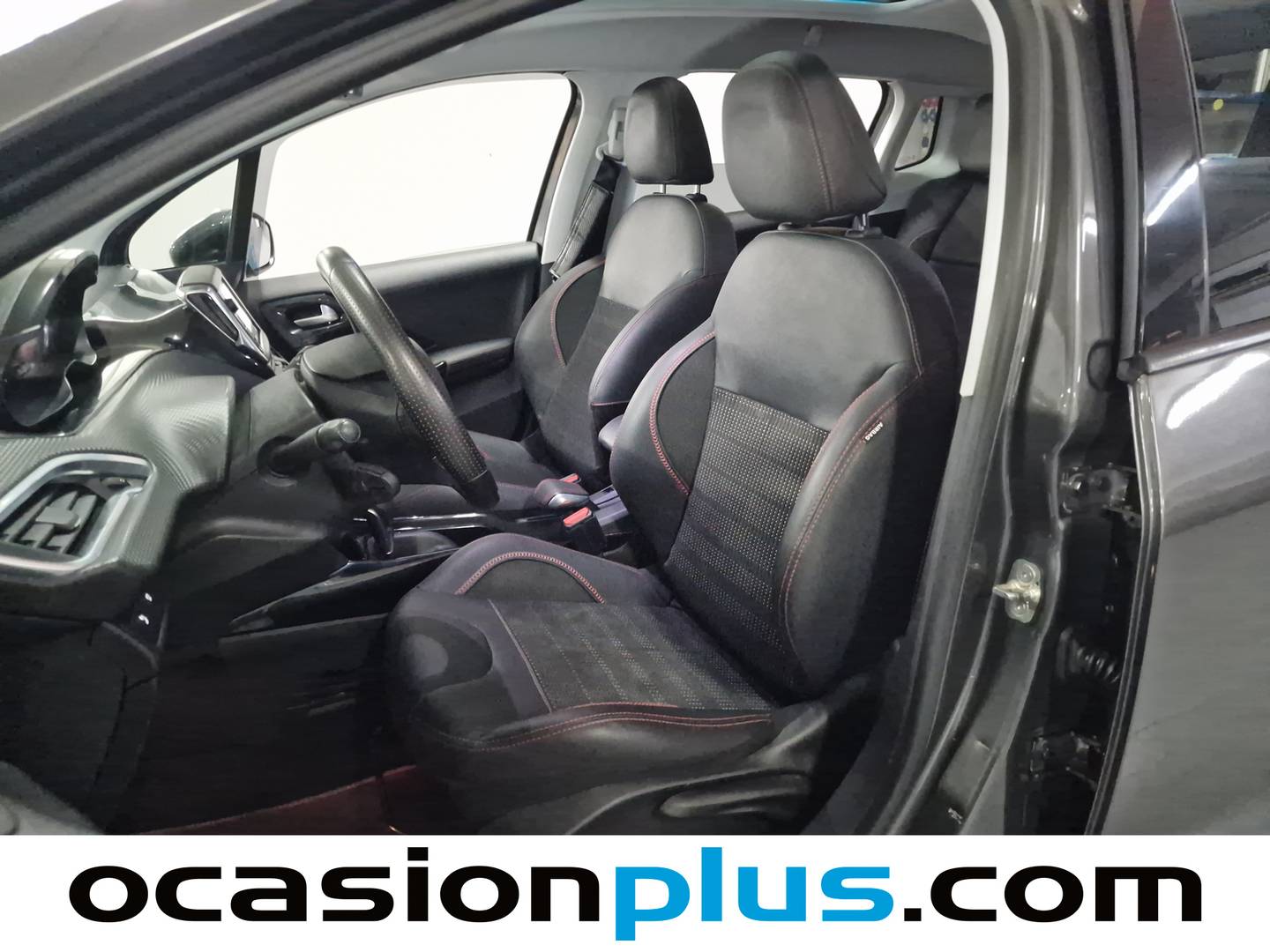 Foto asientos delanteros Peugeot 2008 Peugeot 2008 BlueHDi 120 GT Line EAT6 (120 CV)