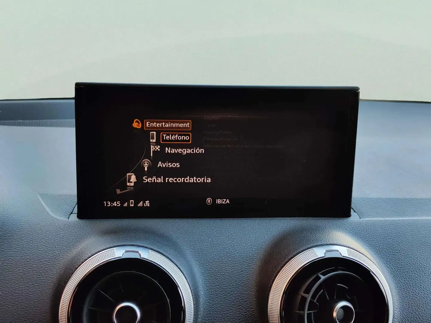 Foto Audi Q2 Audi Q2 Black line 35 TFSI (150 CV) S tronic Pack S-Line