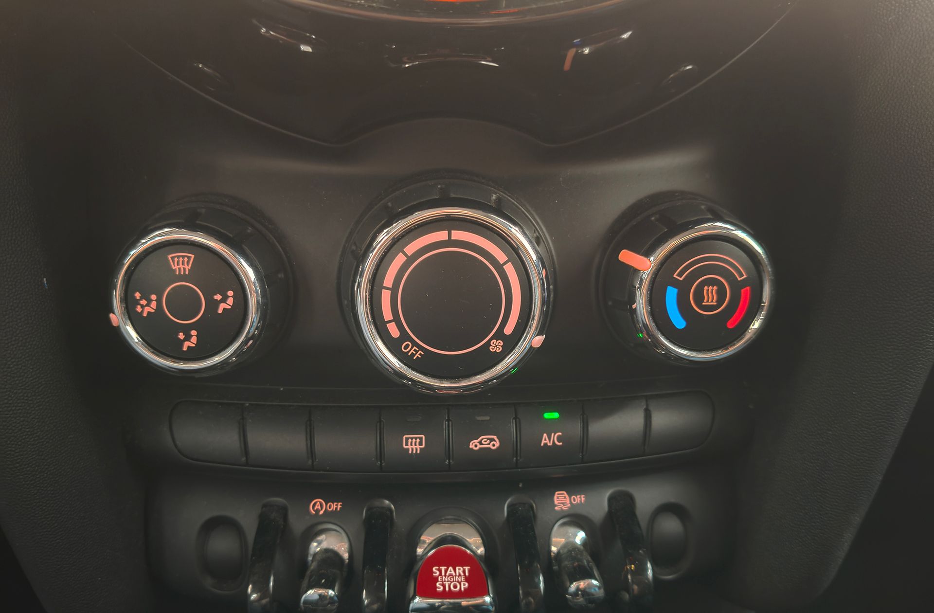 MINI Cooper One D - foto 26