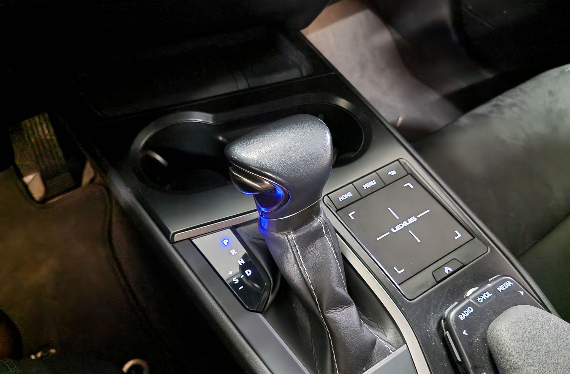 Lexus UX 250h Business 2WD - foto 5