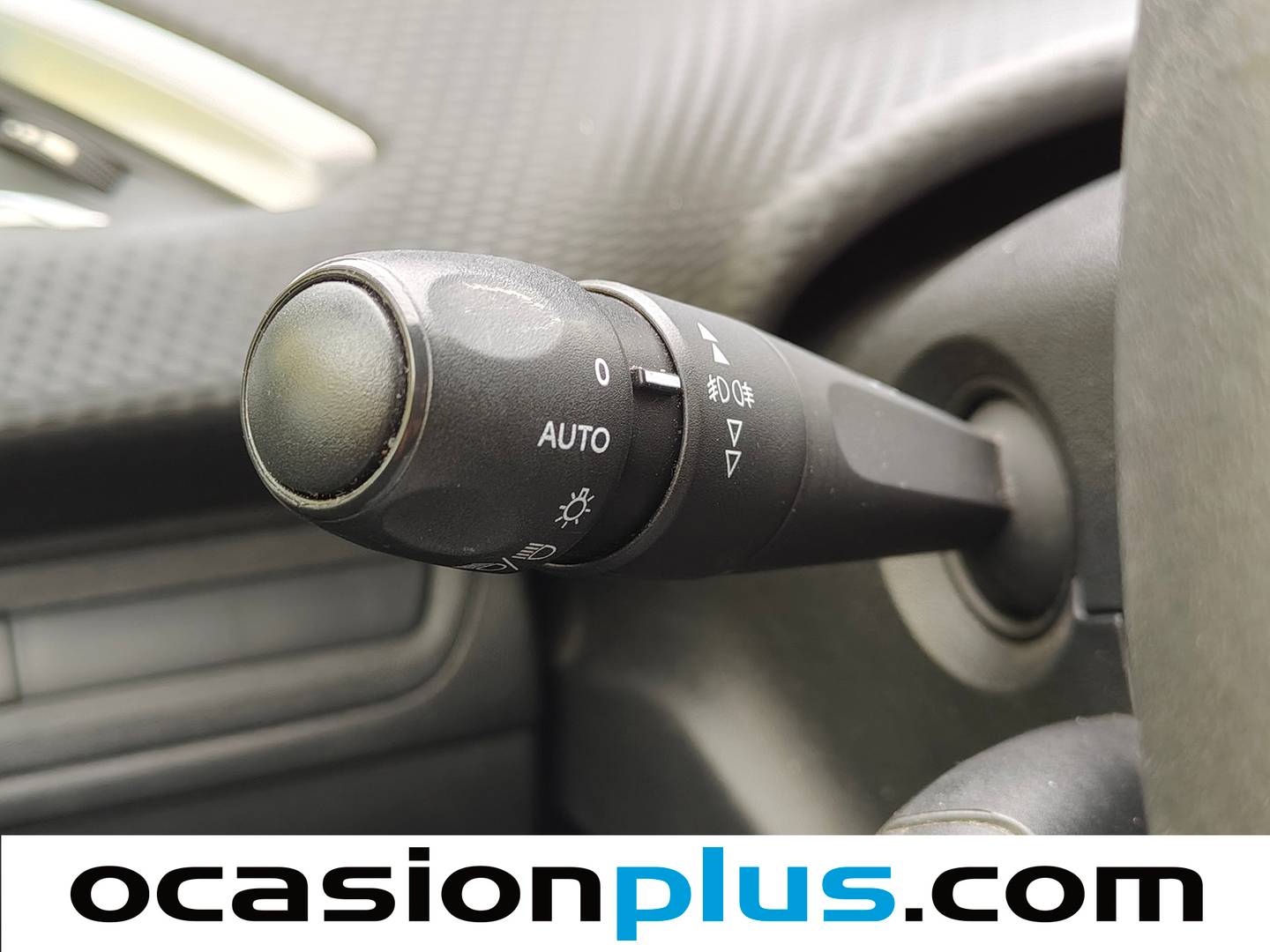 Equipamiento del Peugeot 208 Peugeot 208 PureTech Signature (82 CV)