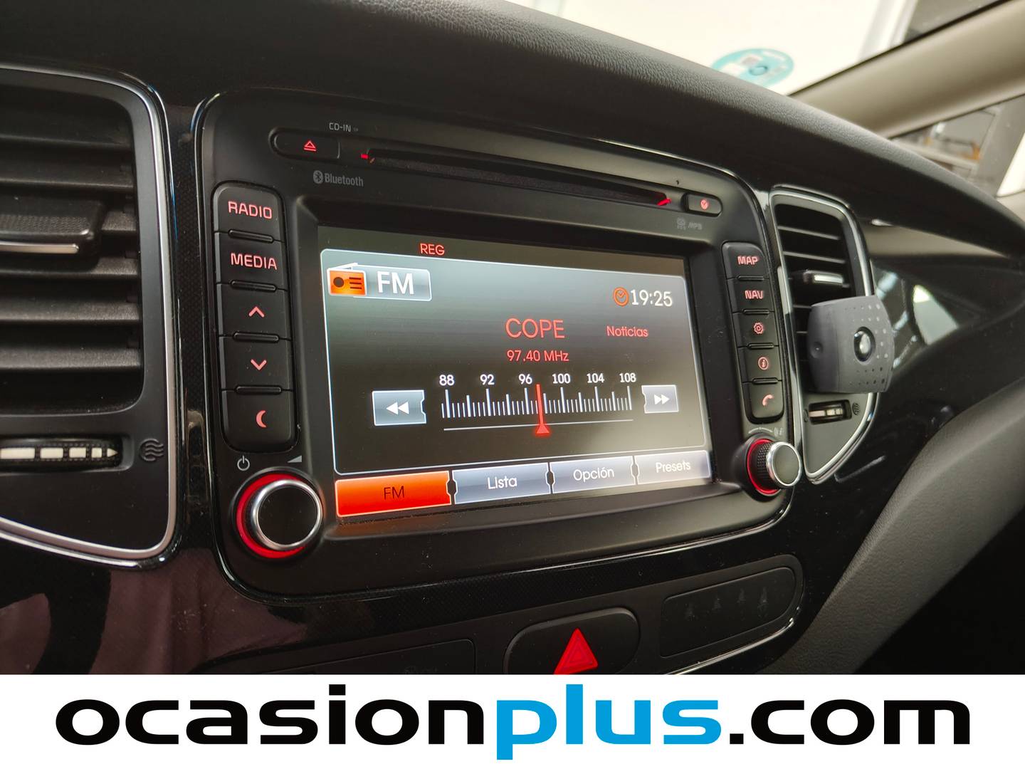 KIA Carens KIA Carens 1.6 GDi UEFA Euro 2016 Eco-Dynamics (135 CV) gasolina
