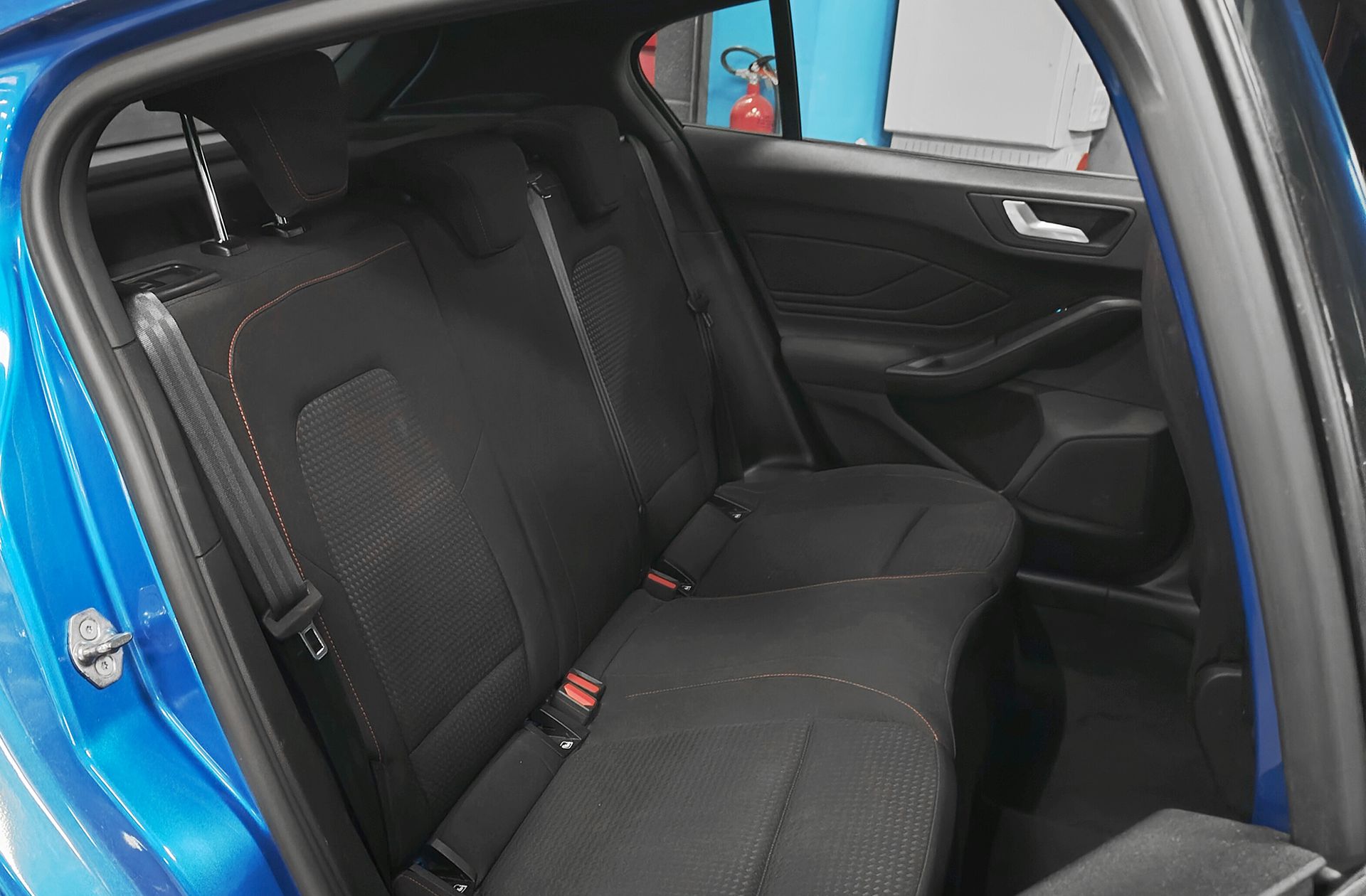 Ford Focus 1.0 EcoBoost MHEV ST-Line - foto 19