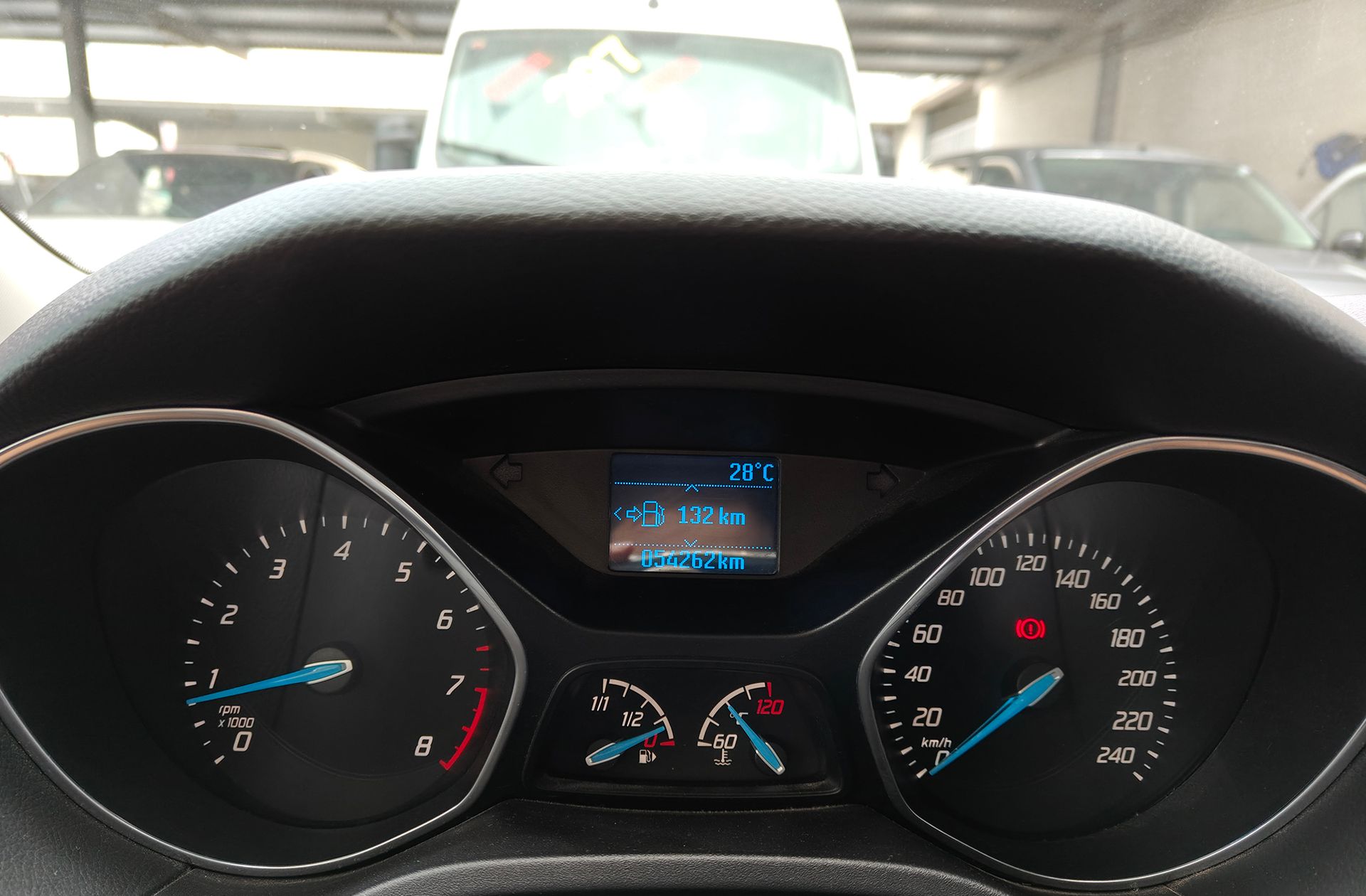 Ford Focus 1.0 EcoBoost Trend - foto 25