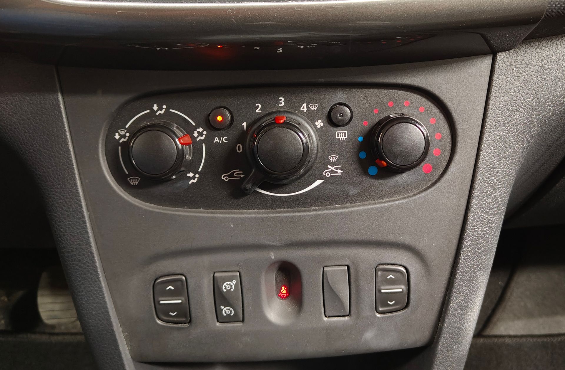 Dacia Sandero Stepway TCe - foto 27