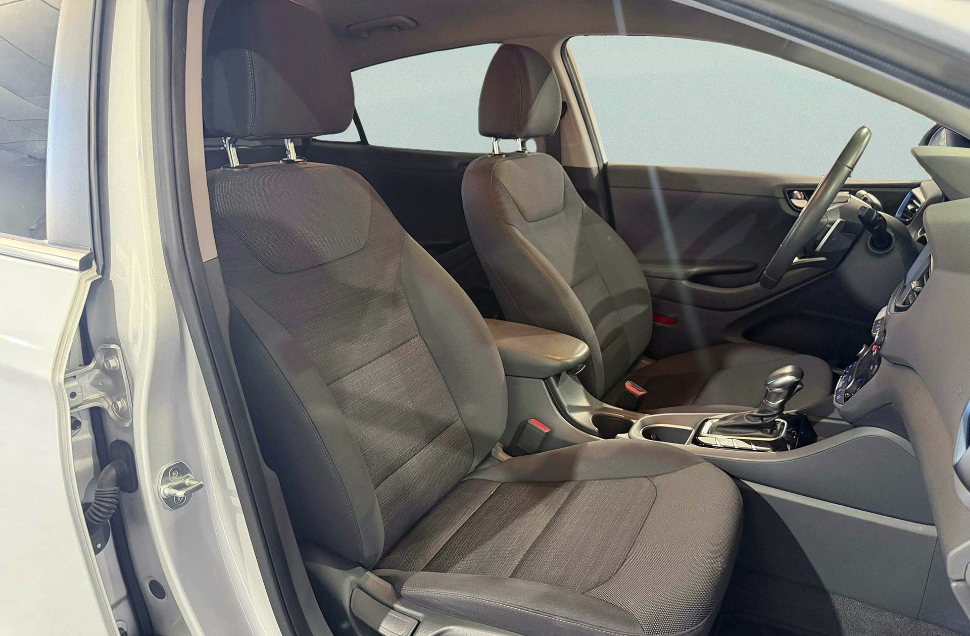 Hyundai Ioniq 1.6 GDI HEV Tecno DT - foto 19