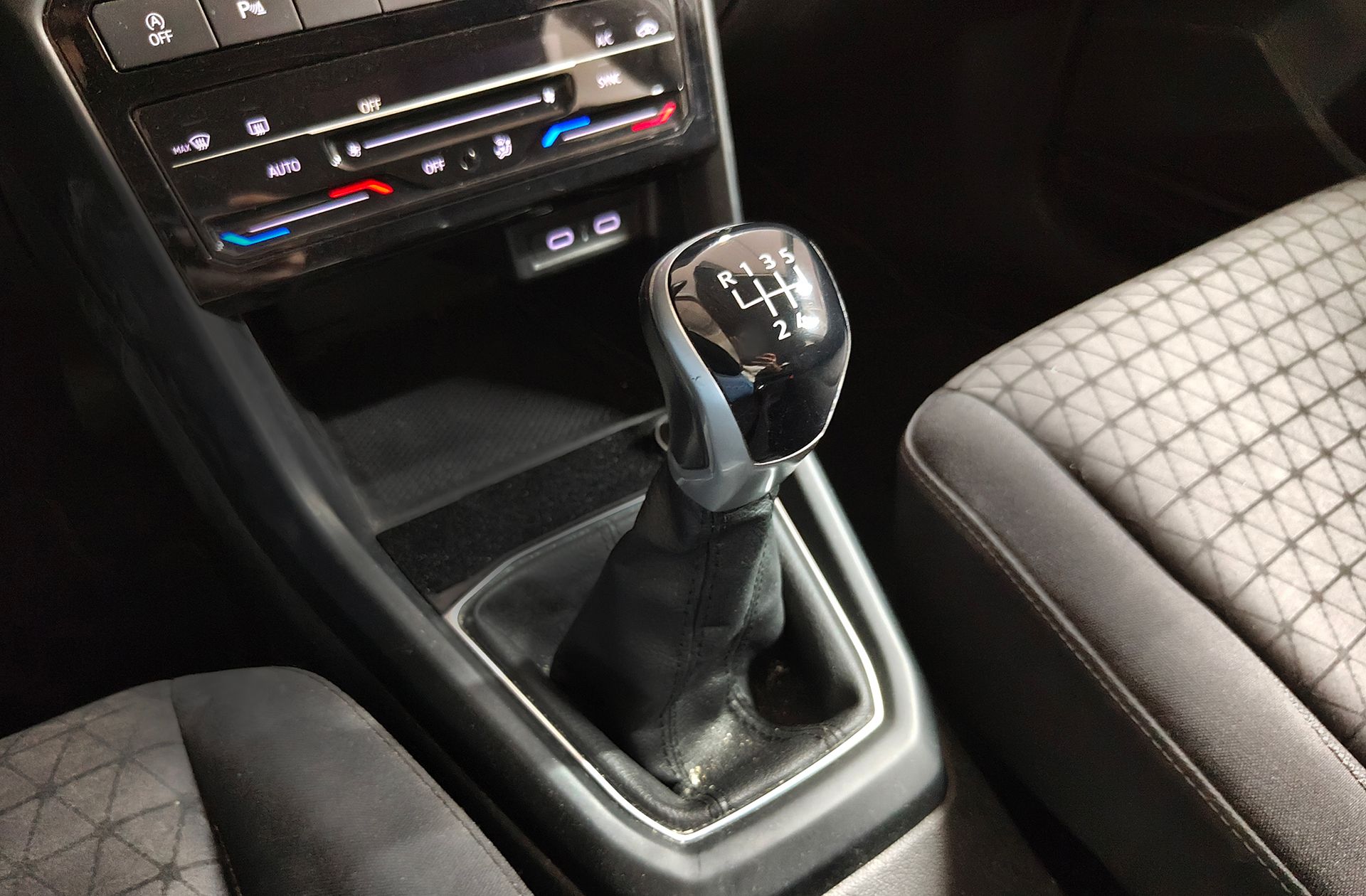 Volkswagen T-Cross Advance 1.0 TSI - foto 5
