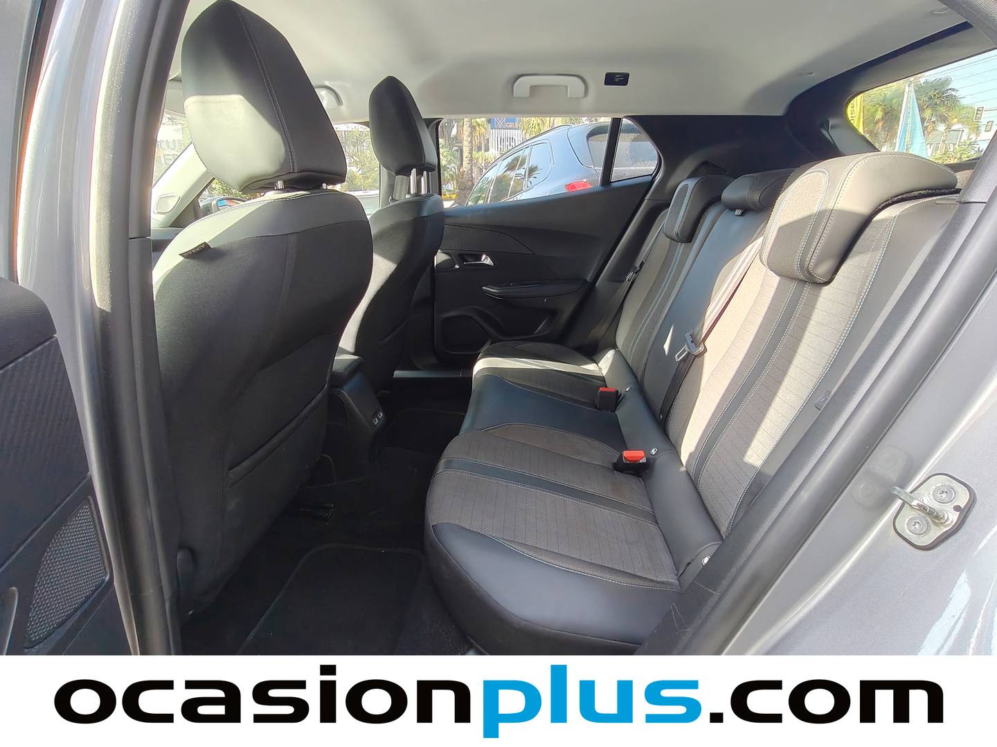 Foto asientos traseros Peugeot 2008 Peugeot 2008 PureTech 130 S&S Allure EAT8 (130 CV)