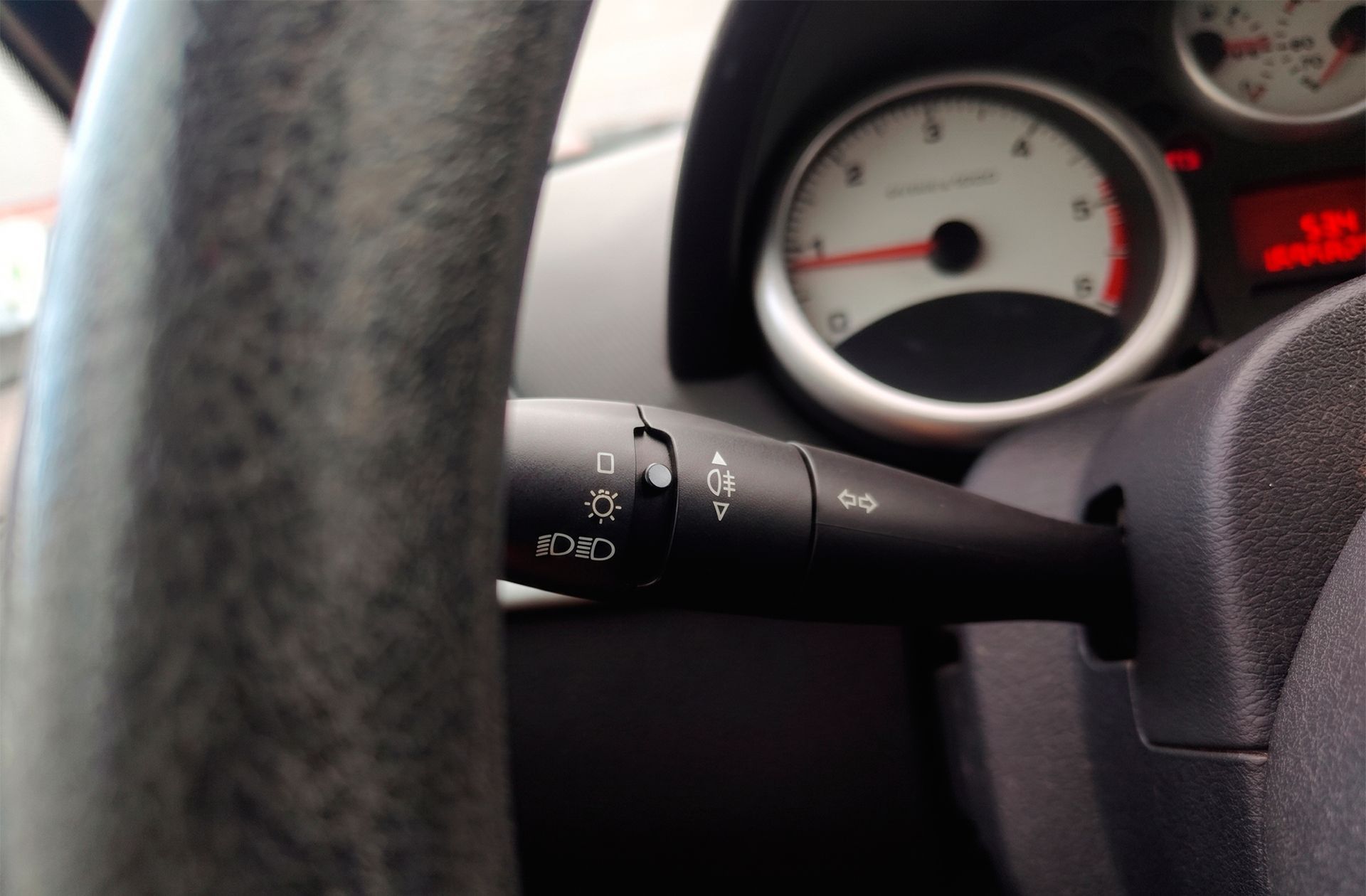 Peugeot 207 1.6 HDi Confort - foto 17